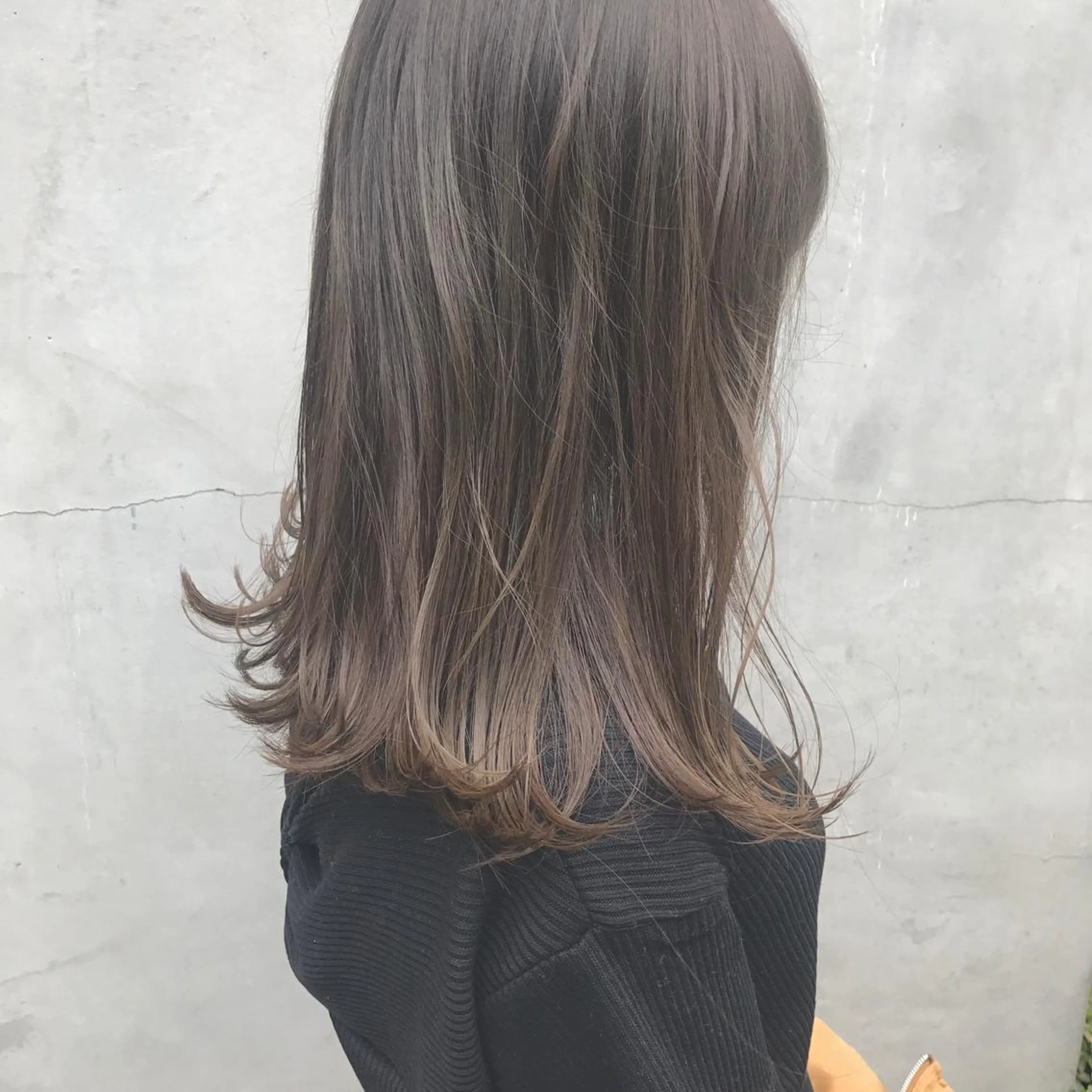 ミディアム カラー ヤスドミ ケイスケのヘアスタイル