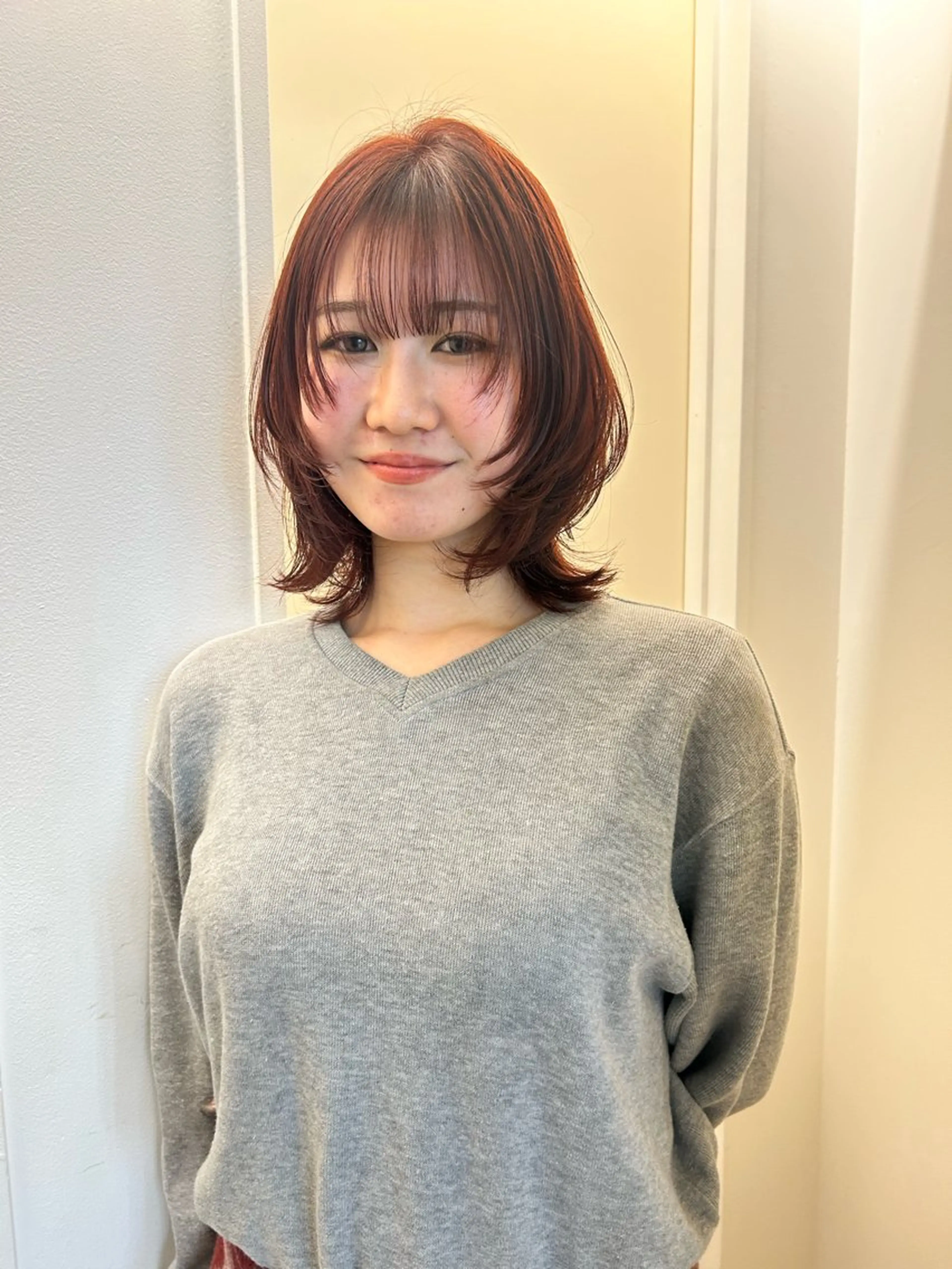 ミディアム カラー カット ヘアカラー トリートメント 🌟暖色系ハイトーン 🌟AIのヘアスタイル