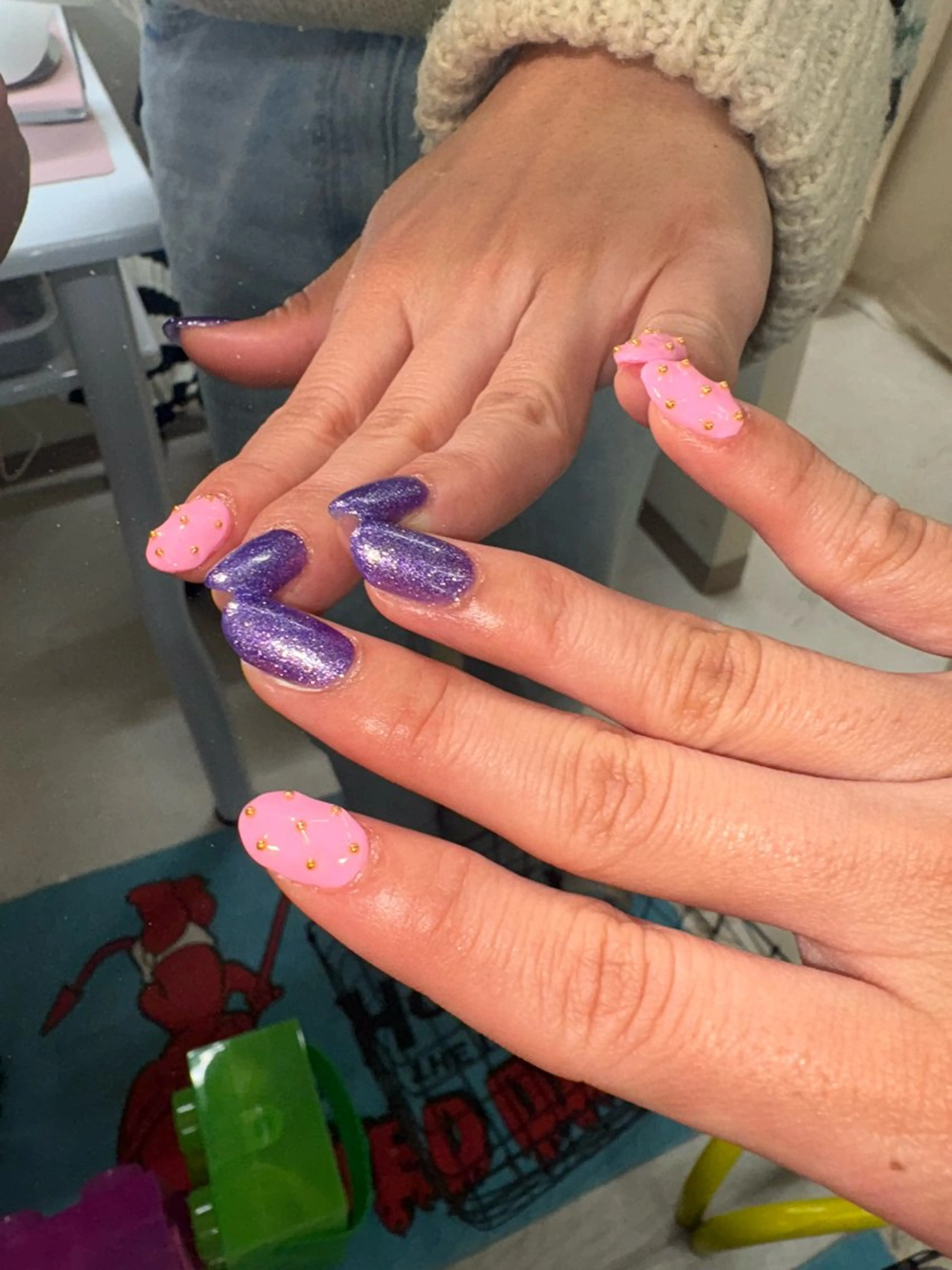 ネイル ゴールド ピンク ハンドネイル 33nail✴️栄 スミレ❇️Gel-xのネイルデザイン