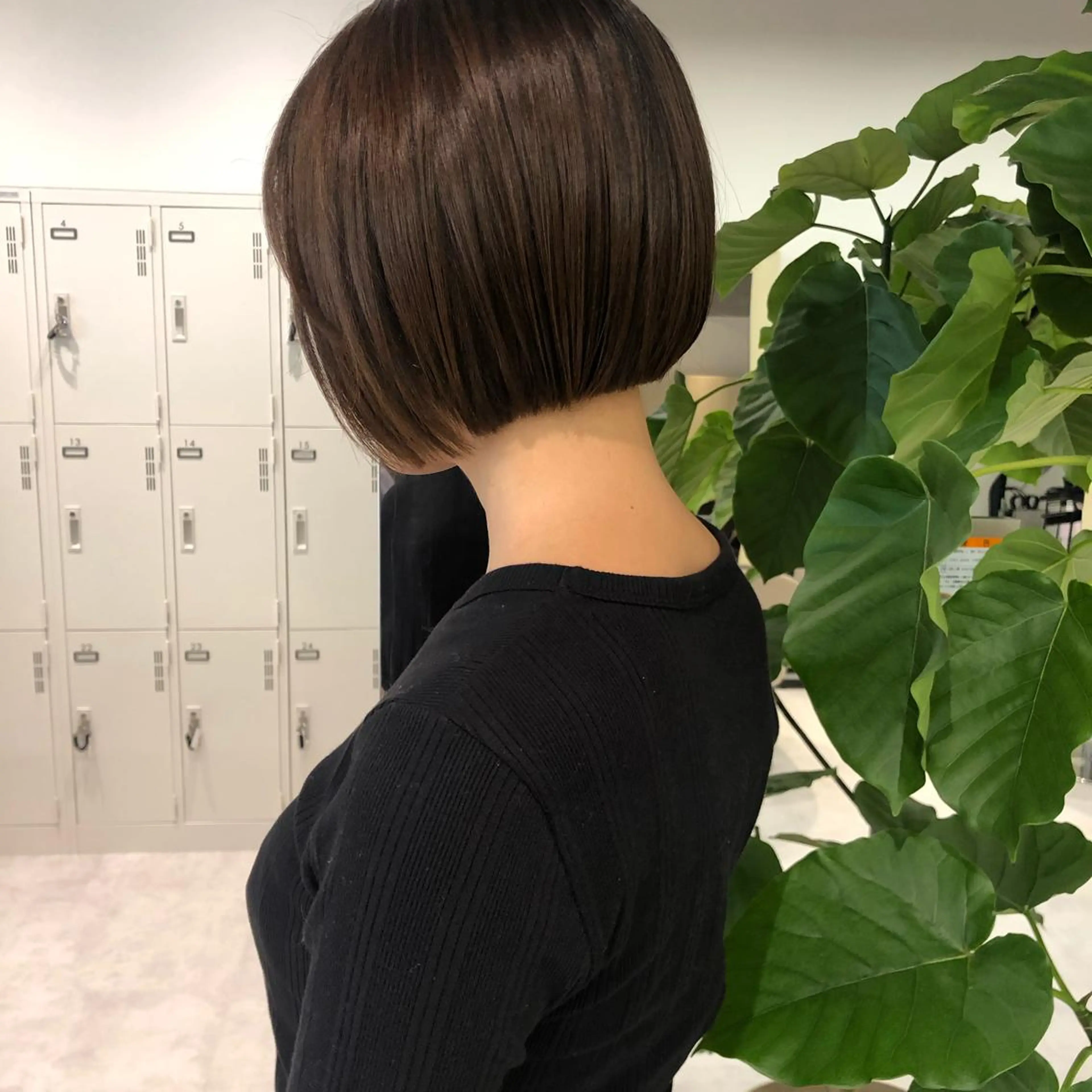 ショート ボブ レイヤー/顔まわり カット/地毛風カラーのヘアスタイル