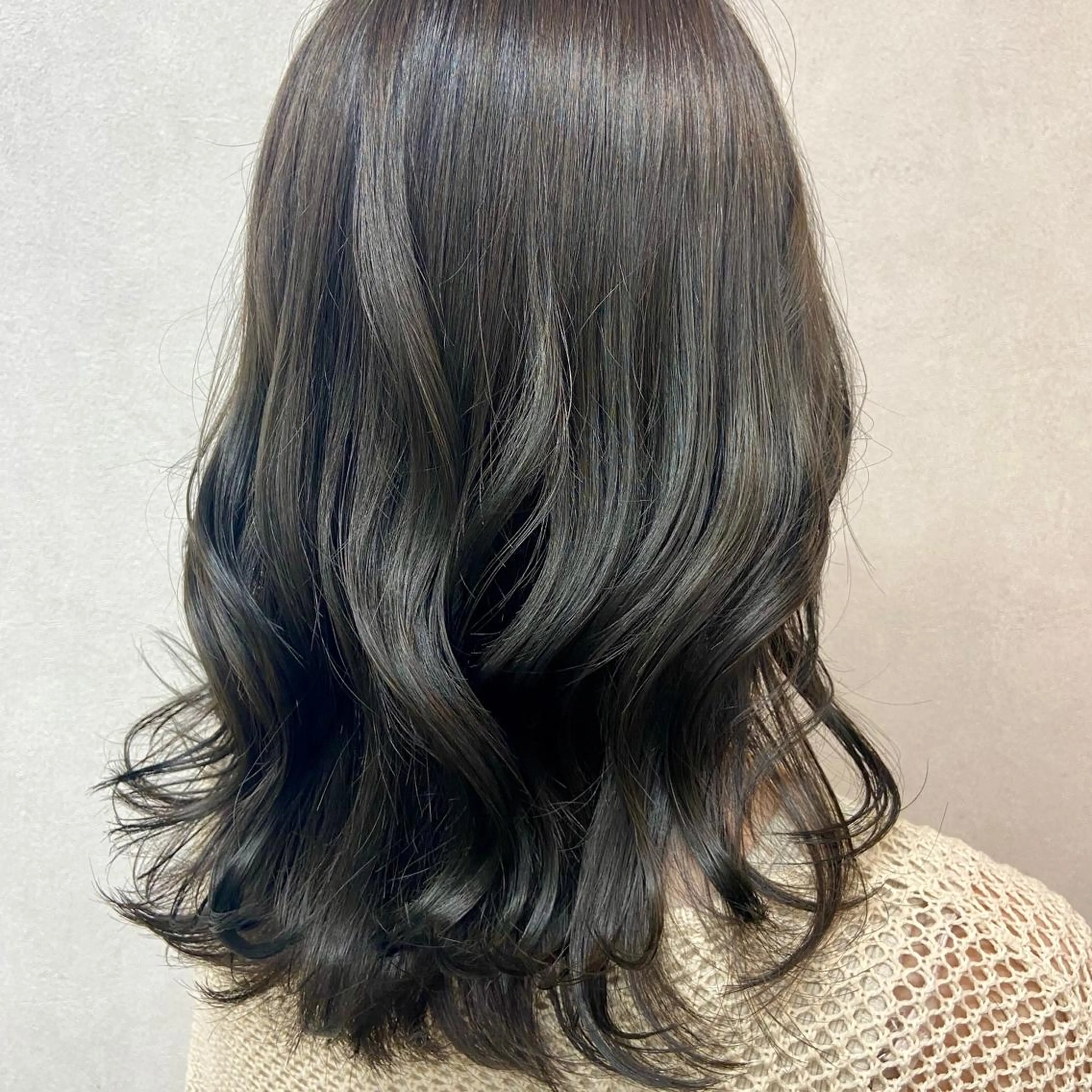 ミディアム カラー ブルーカラー ブルージュ イルミナカラー トリートメント コテ巻き風パーマ★ はるさんのヘアスタイル