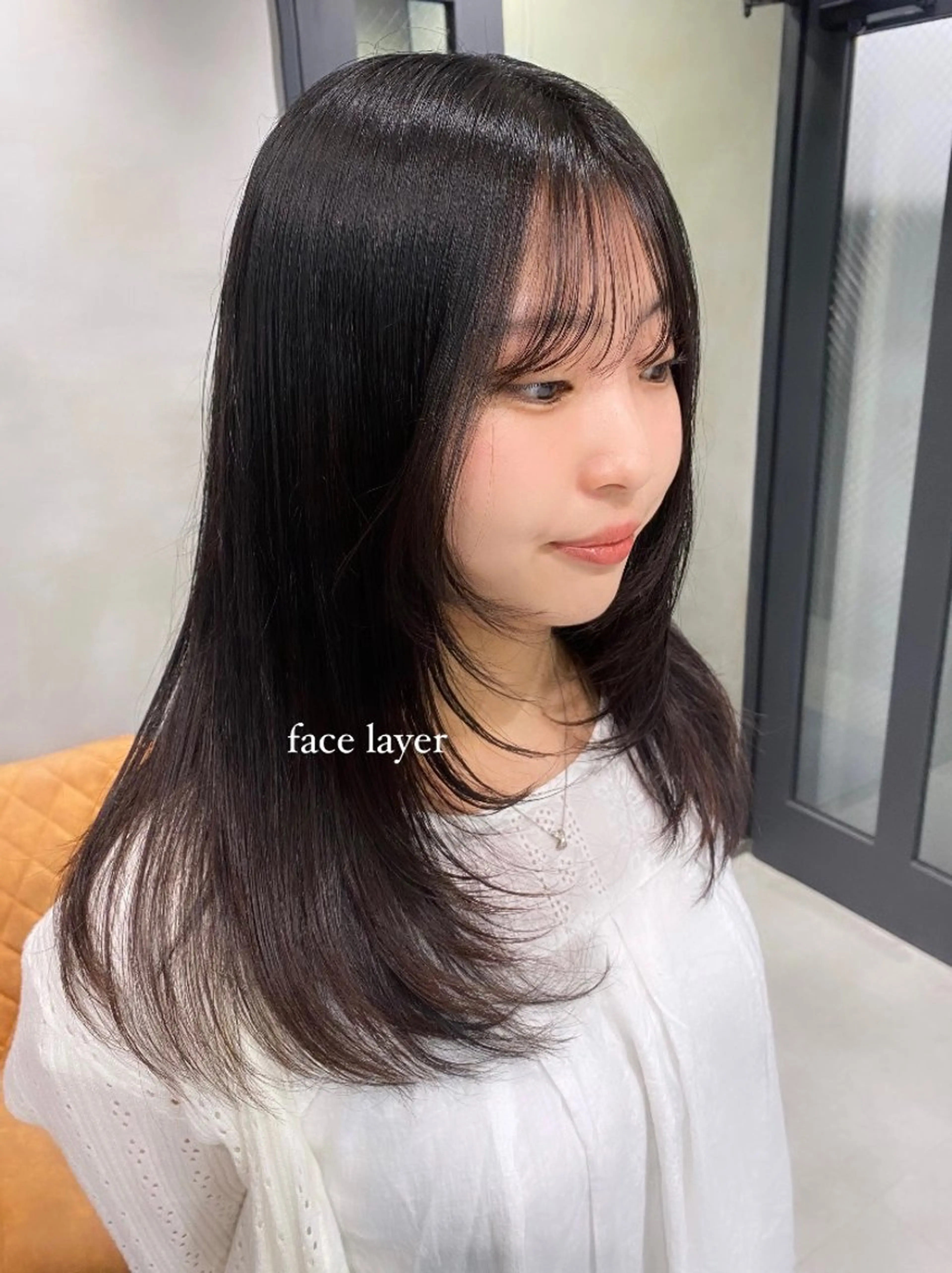 セミロング 透けるベージュ/ 艶カラー♡のヘアスタイル