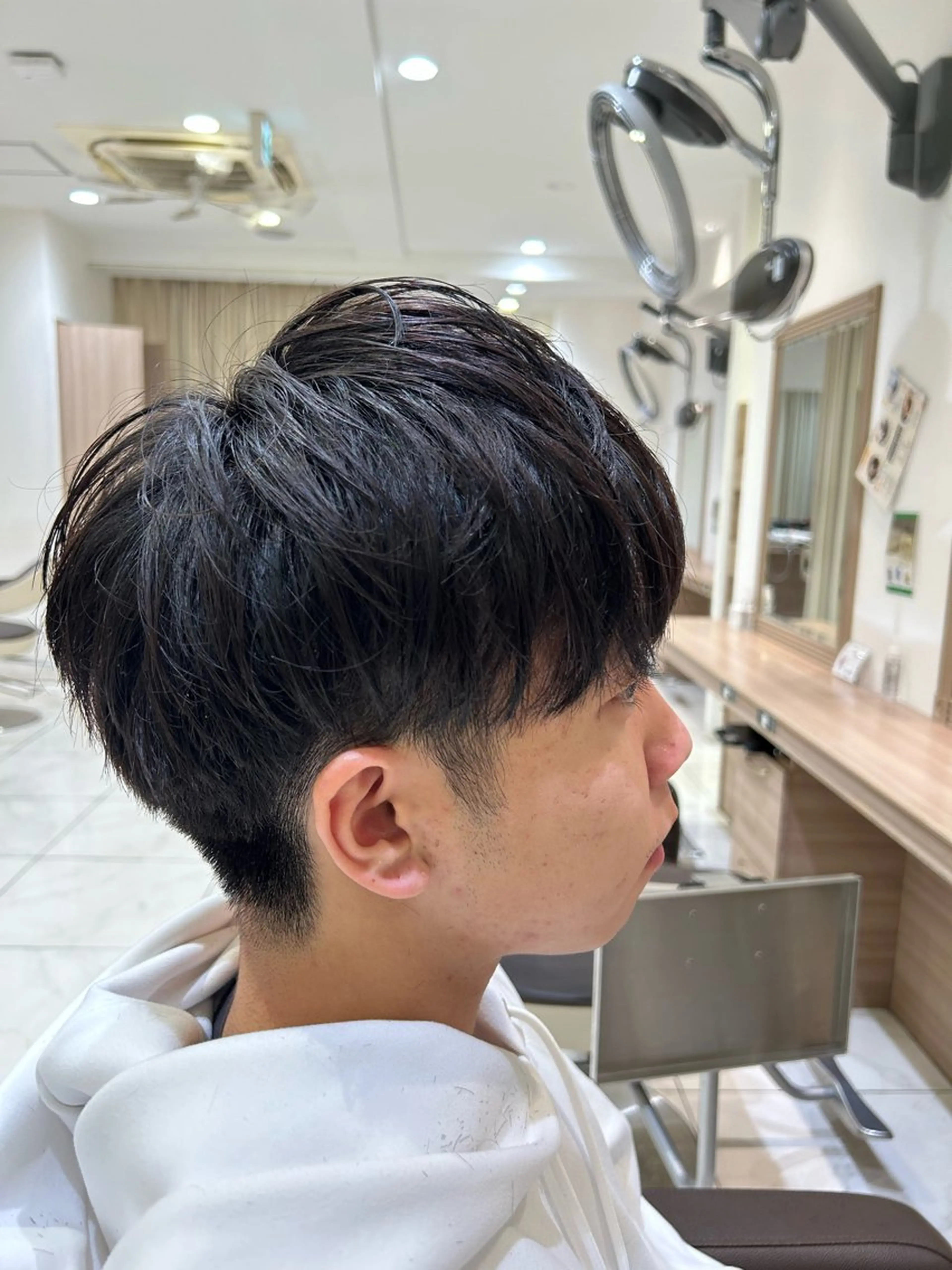 ショート メンズ ハイトーン/レイヤー 藤田健太郎のヘアスタイル