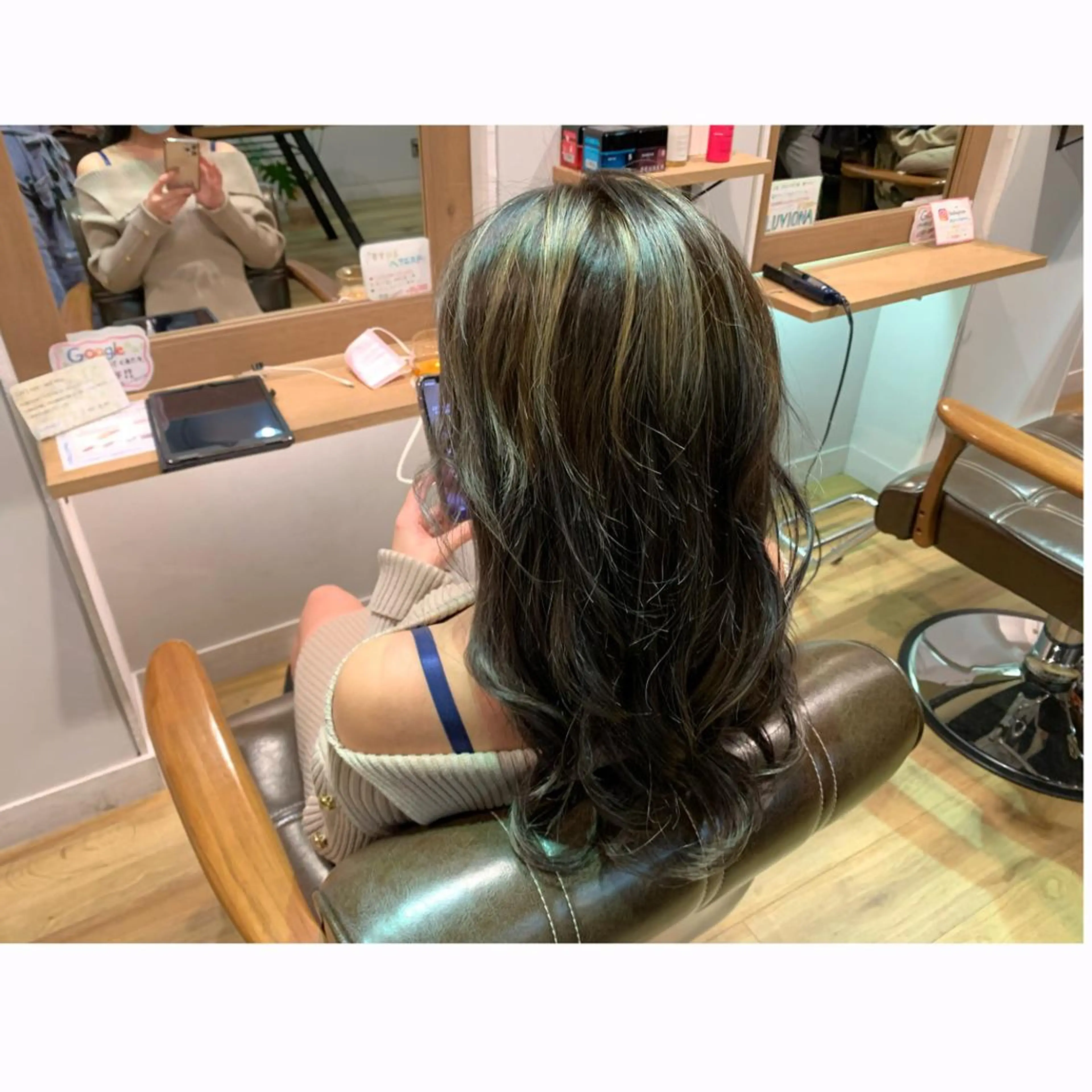 ロング カラー アッシュ アッシュグレー ヘアカラー トリートメント ツキダテ ユイのヘアスタイル