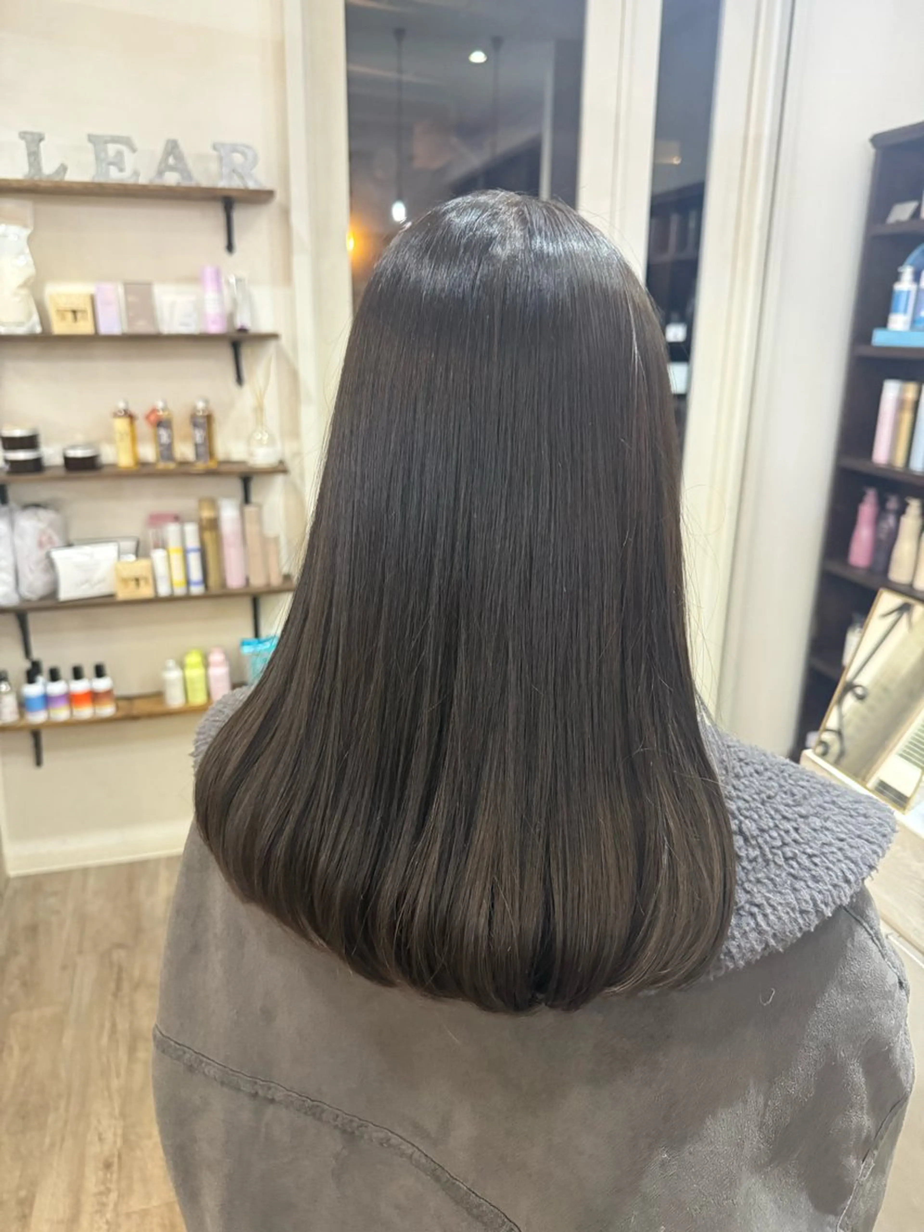 セミロング ヘアカラー Rinka/レイヤー /透明感カラーのヘアスタイル