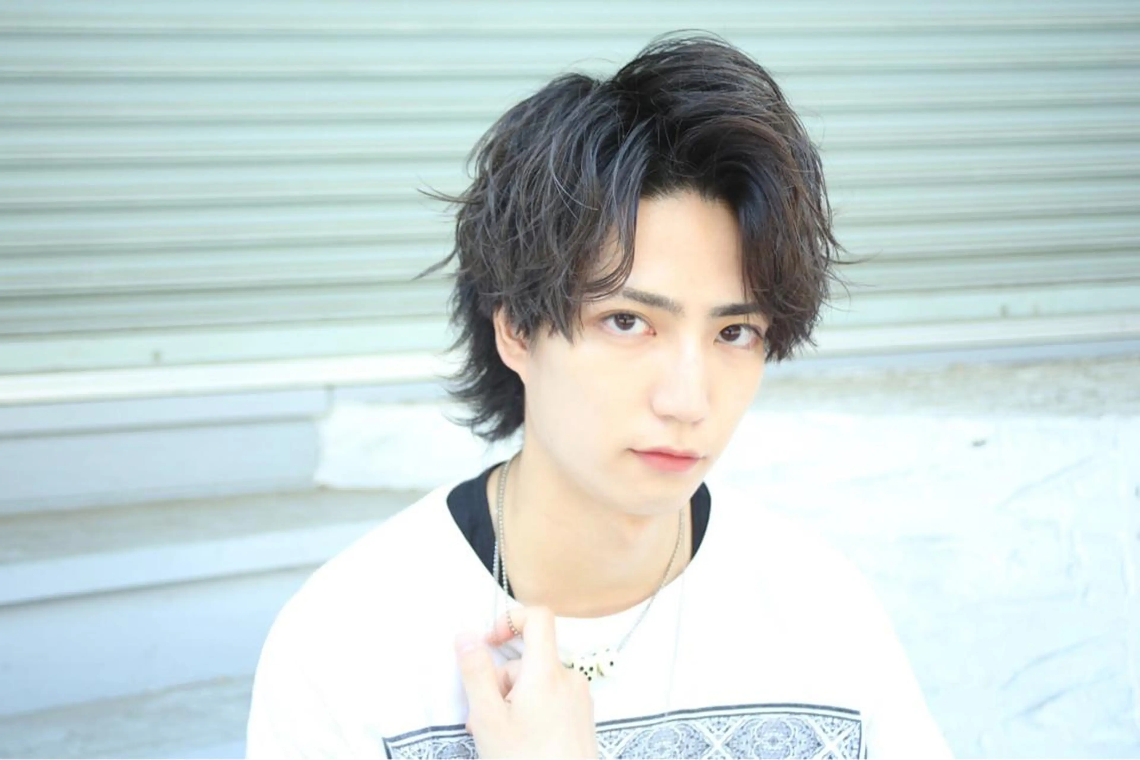 ショート カラー パーマ ヘアアレンジ メンズ アップバング メンズブリーチ センターパート ダウンパーマ フェードカット カット トリートメント ヘアセット 【メンズヘアの匠】 タニ　心斎橋　アメ村のヘアスタイル