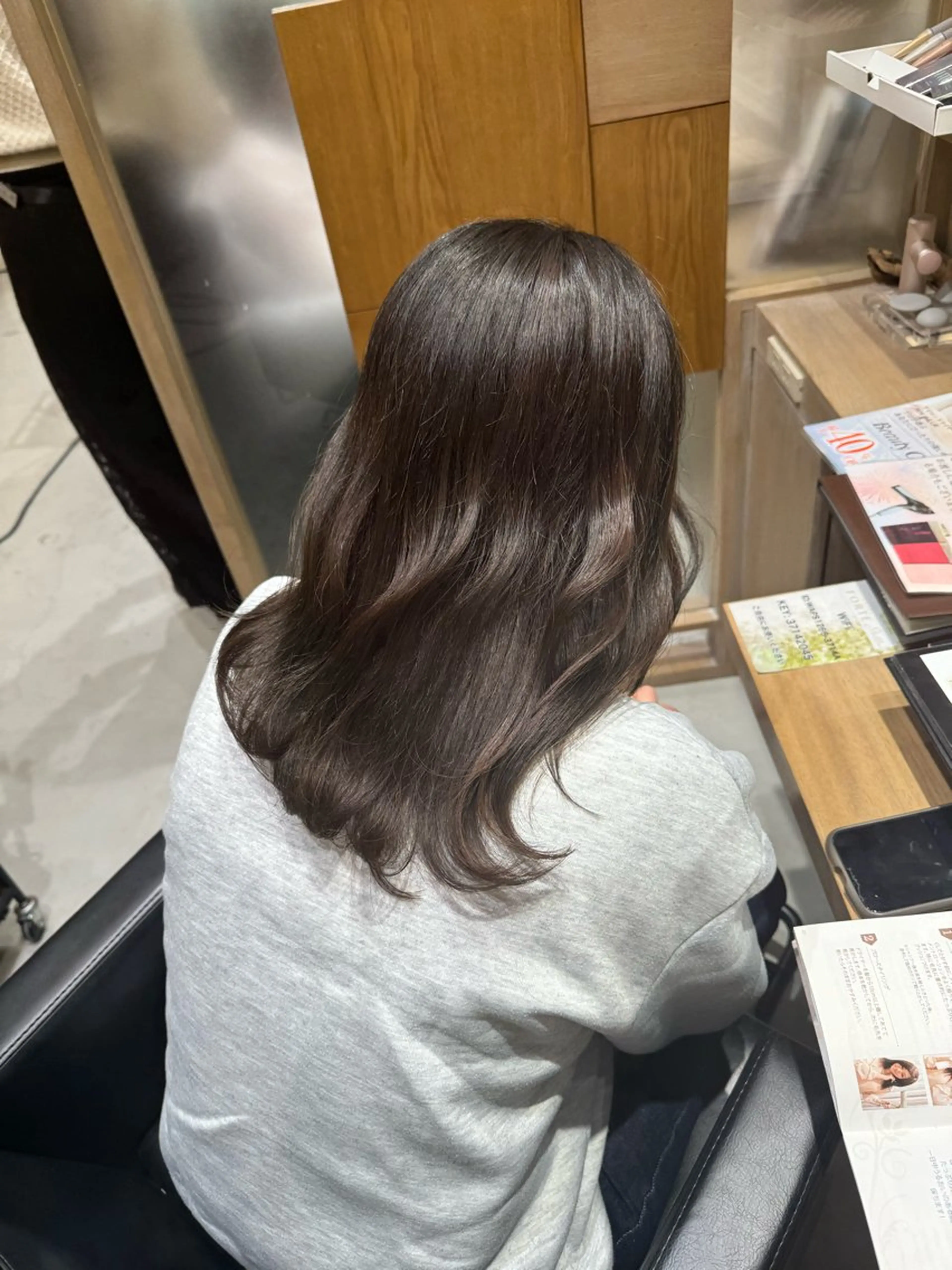 カラー ブラウンカラー オリーブブラウン 透明感カラー/顔周り カット/レイヤーにかのヘアスタイル