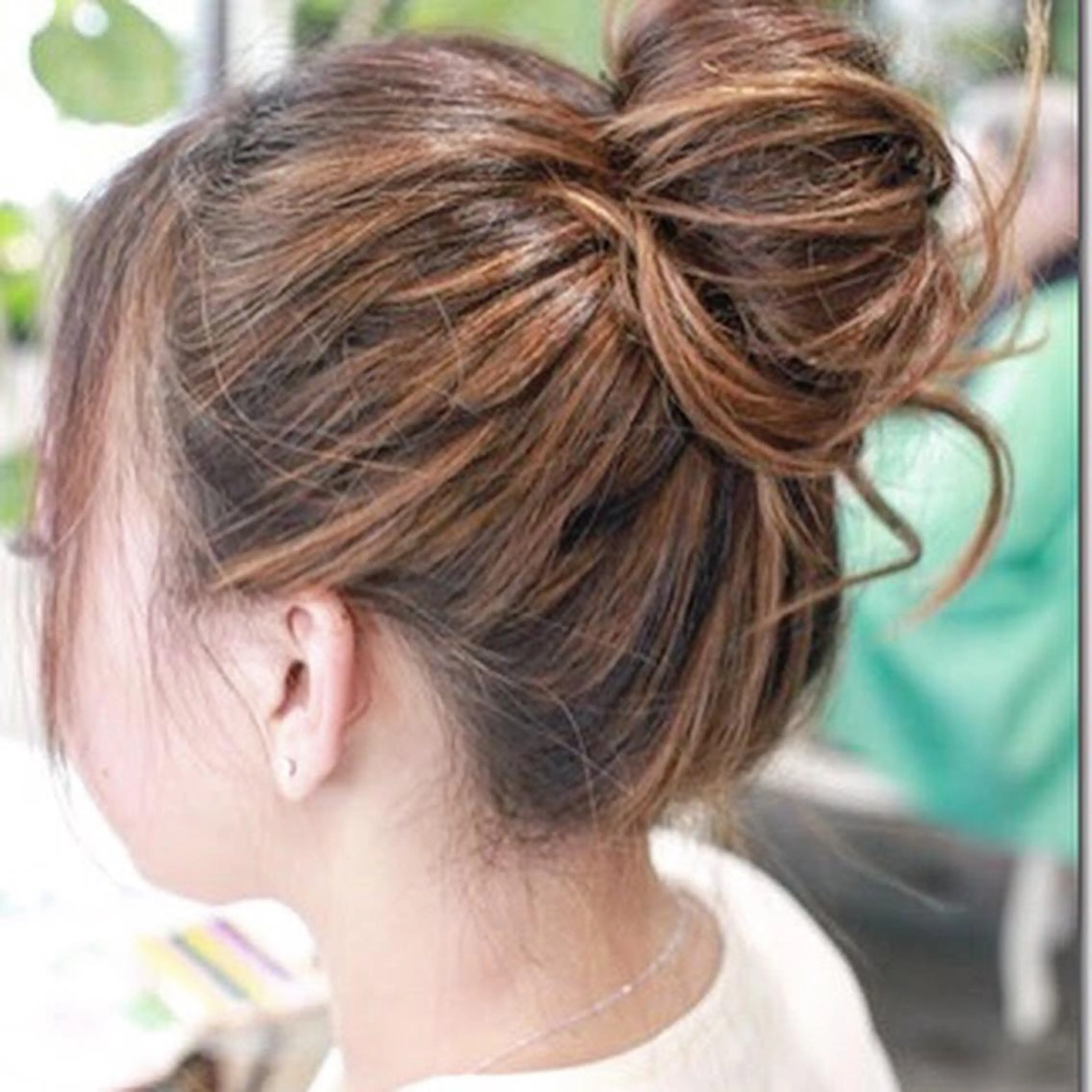 セミロング カラー ヘアアレンジ お団子ヘア メッシュ Mariana/ 鶴原-ハイライトのヘアスタイル