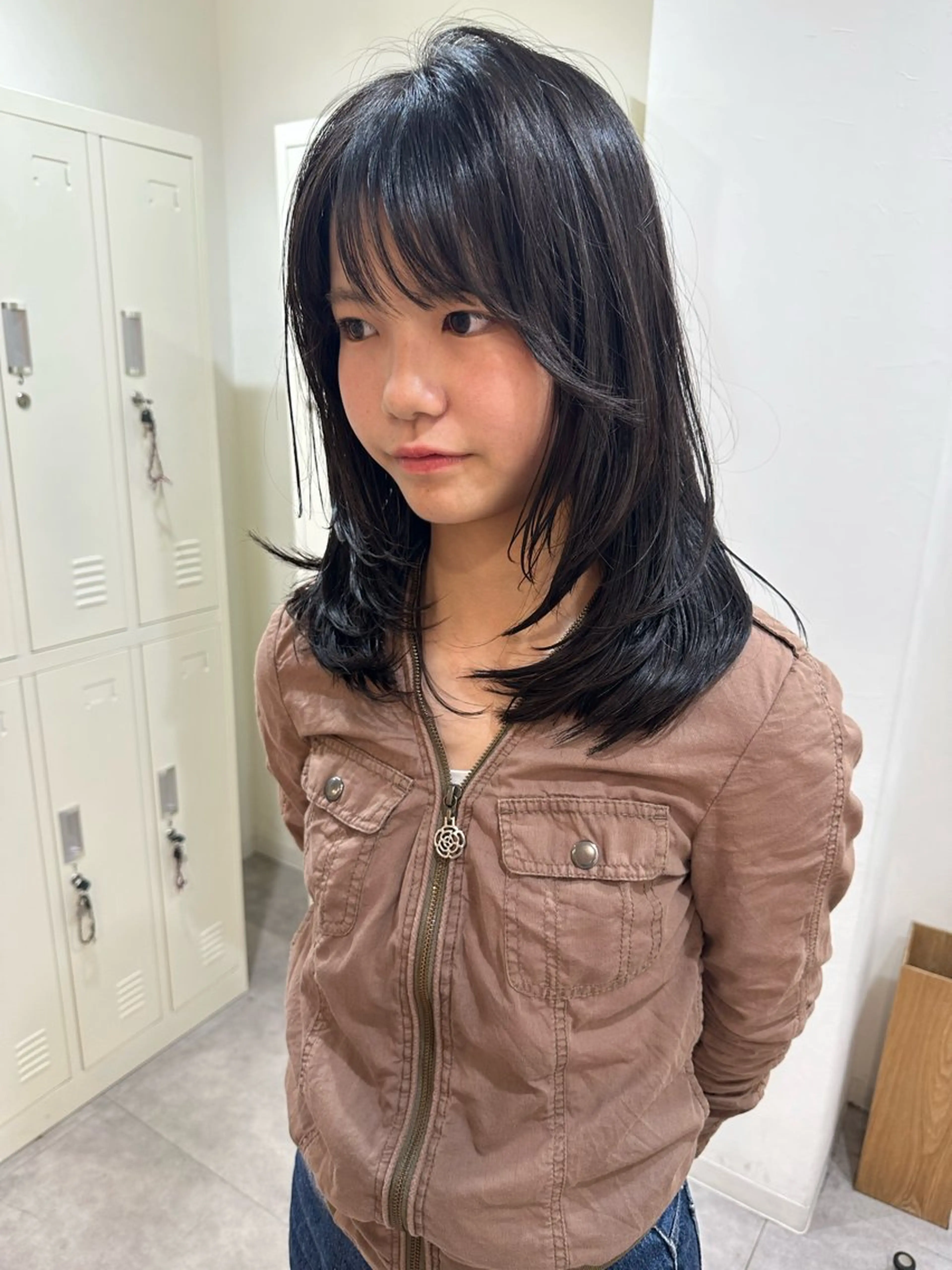 セミロング レイヤーカット カット 白髪ぼかしハイライト レイヤー川口　元気のヘアスタイル