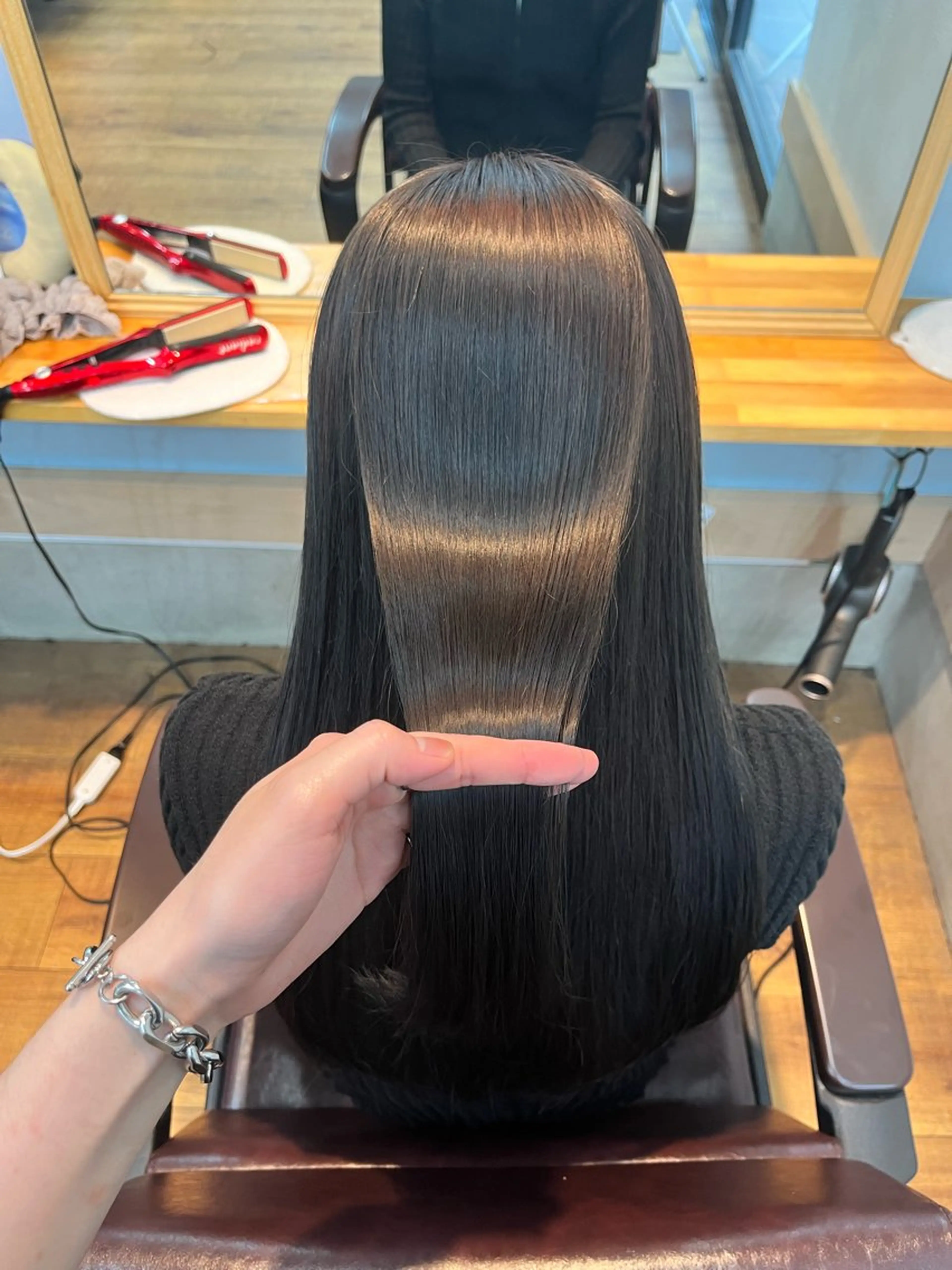 セミロング カラー ダブルカラー インナーカラー 髪質改善 🫧艶髪デザイナー 🫧白石航汰のヘアスタイル