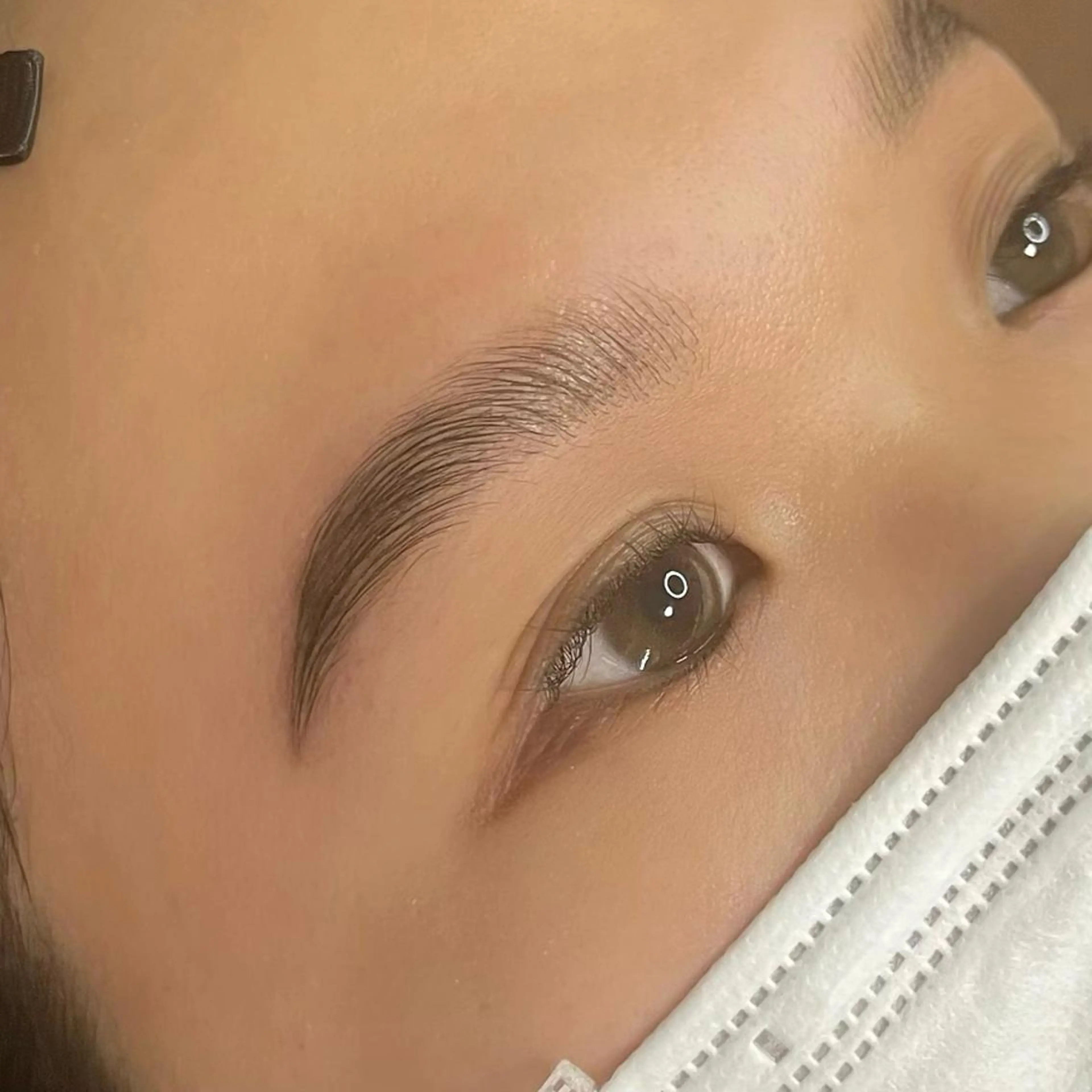 アイブロウ ハリウッドブロウリフト RINA studio-385の眉毛・アイブロウイメージ