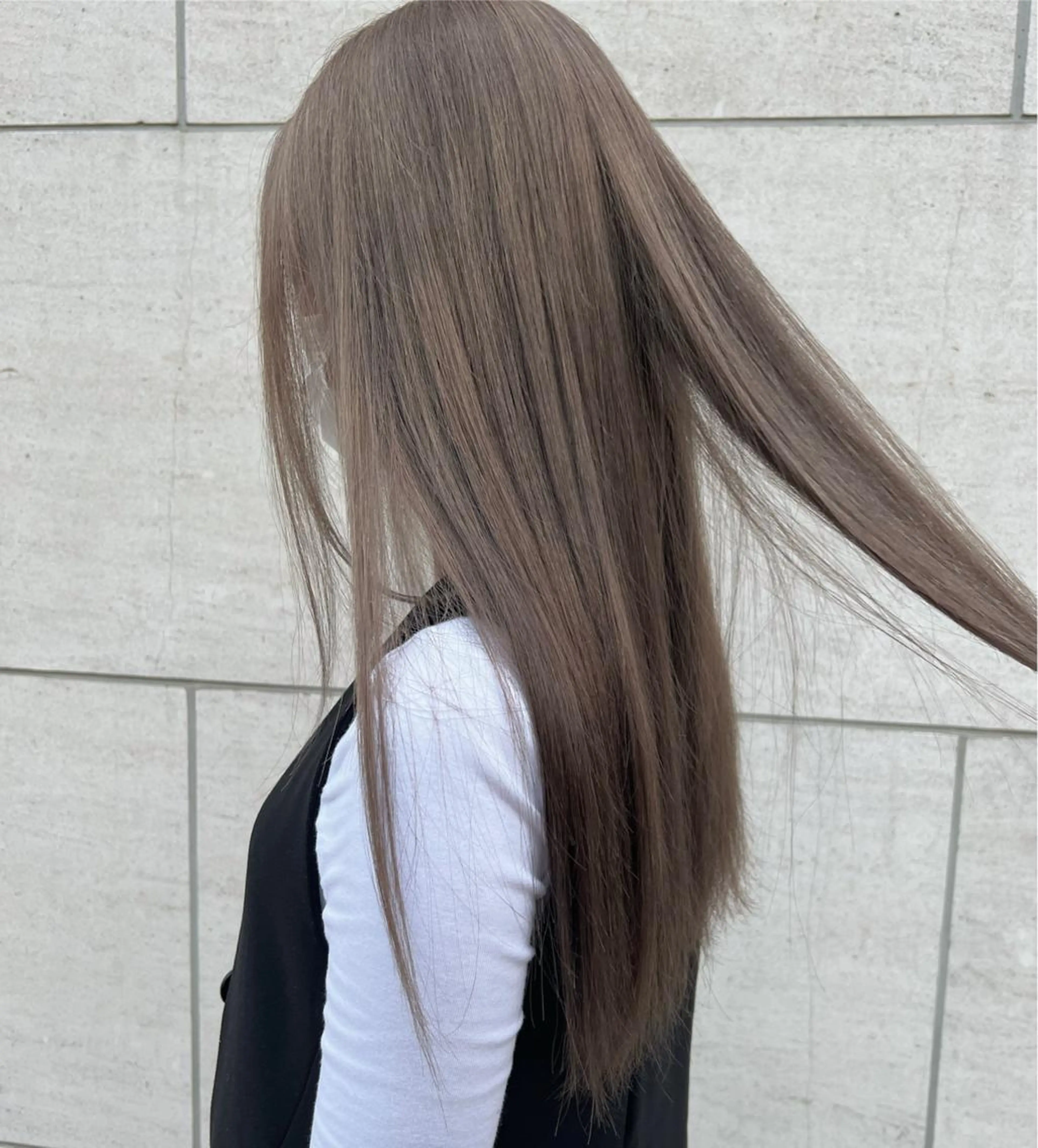 ロング カラー ベージュカラー ブリーチ ミルクティーベージュ 鎌倉 圭太のヘアスタイル