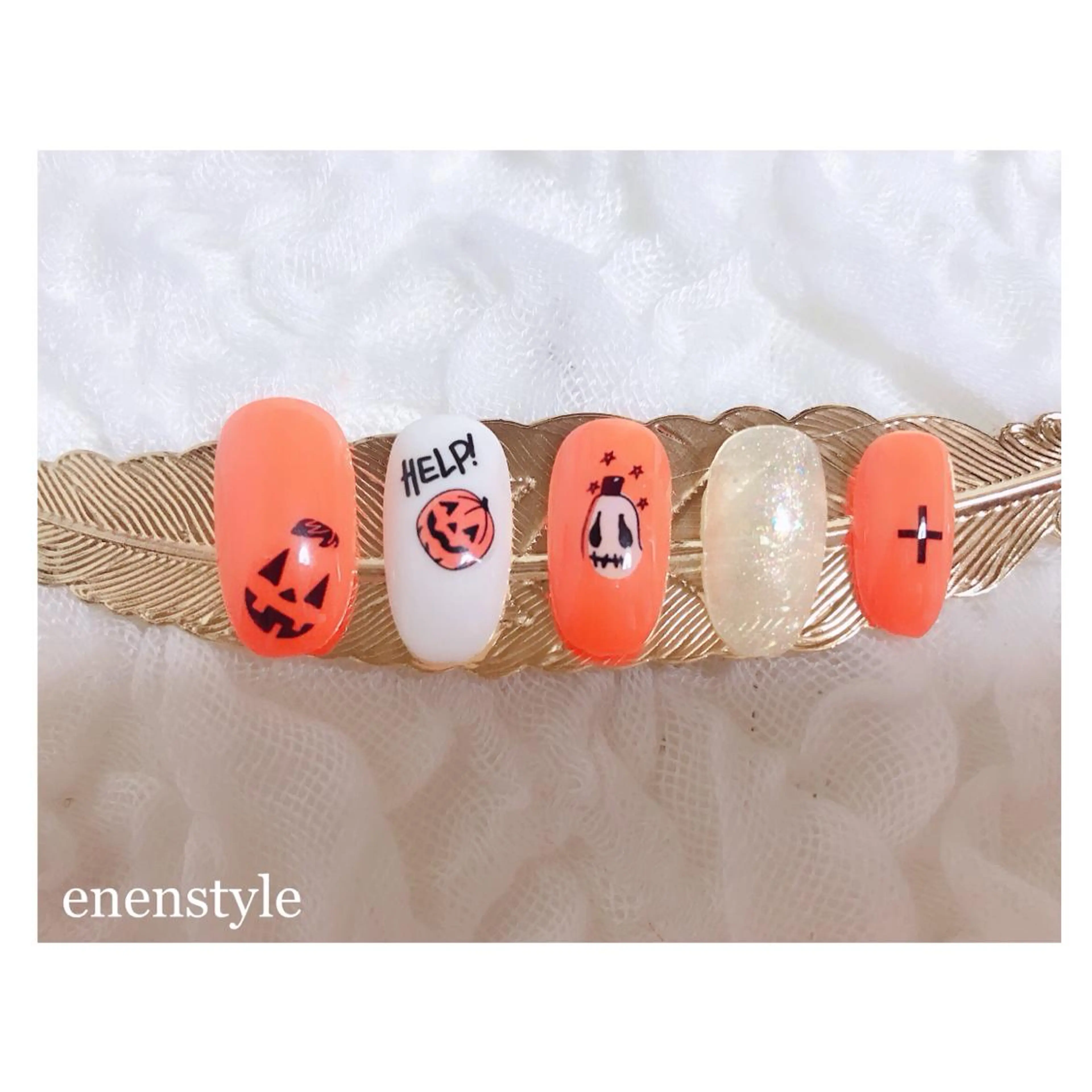 ショート ネイル ハロウィン ジェルネイル ハロウィン ラメ(グリッター) オレンジ ハンドネイル 👑enen style👑のネイルデザイン