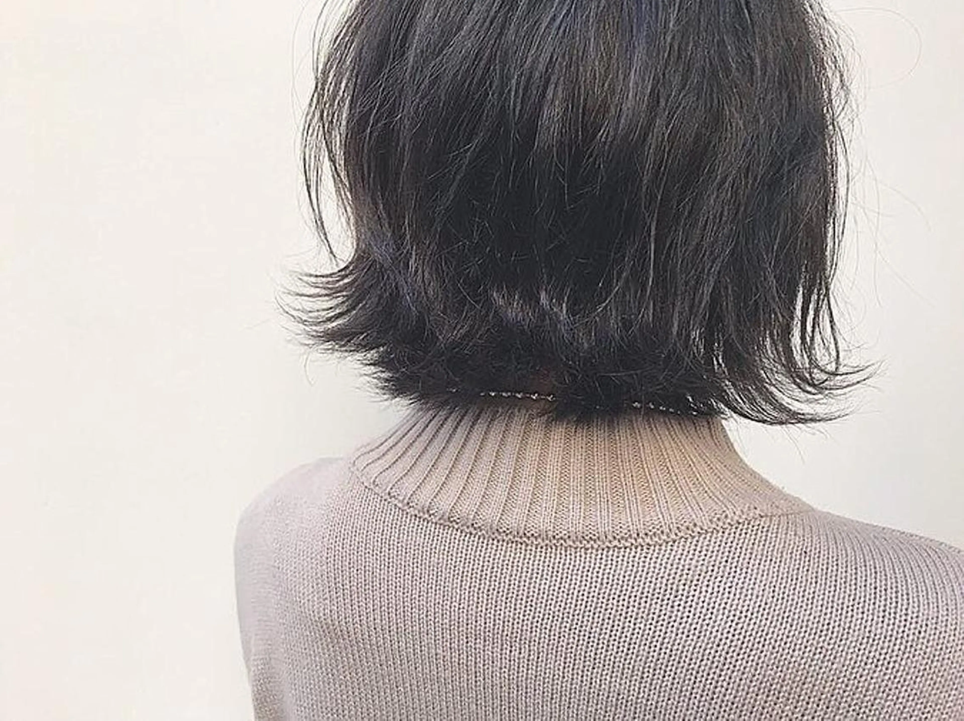ショート カラー ヘアアレンジ 黒髪 ブルーカラー ブルーブラック g  hair design所属・土屋 紗也果のヘアスタイル