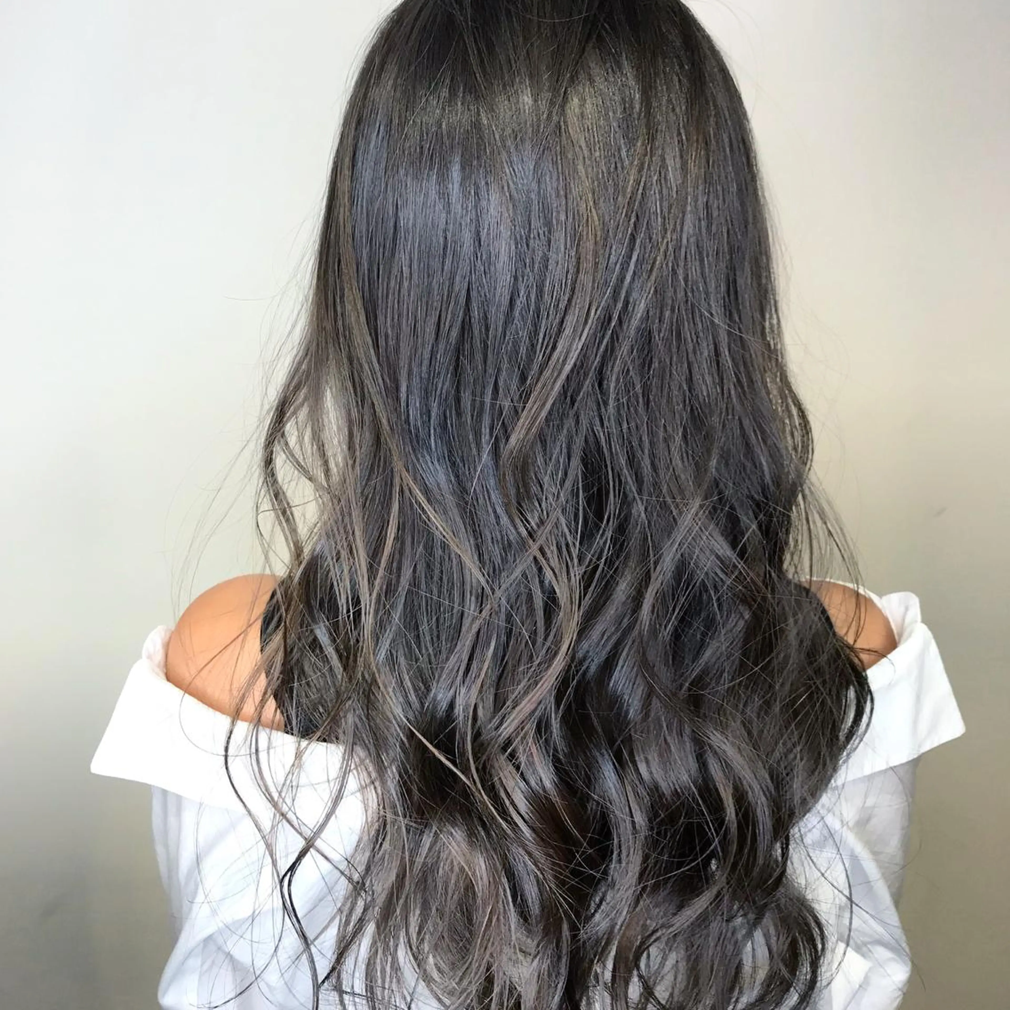 セミロング カラー アッシュ バレイヤージュ ブリーチ ケアブリーチ グラデーションカラー AMI Hair  supply所属・髪質改善カラー 韓国風レイヤーのヘアスタイル