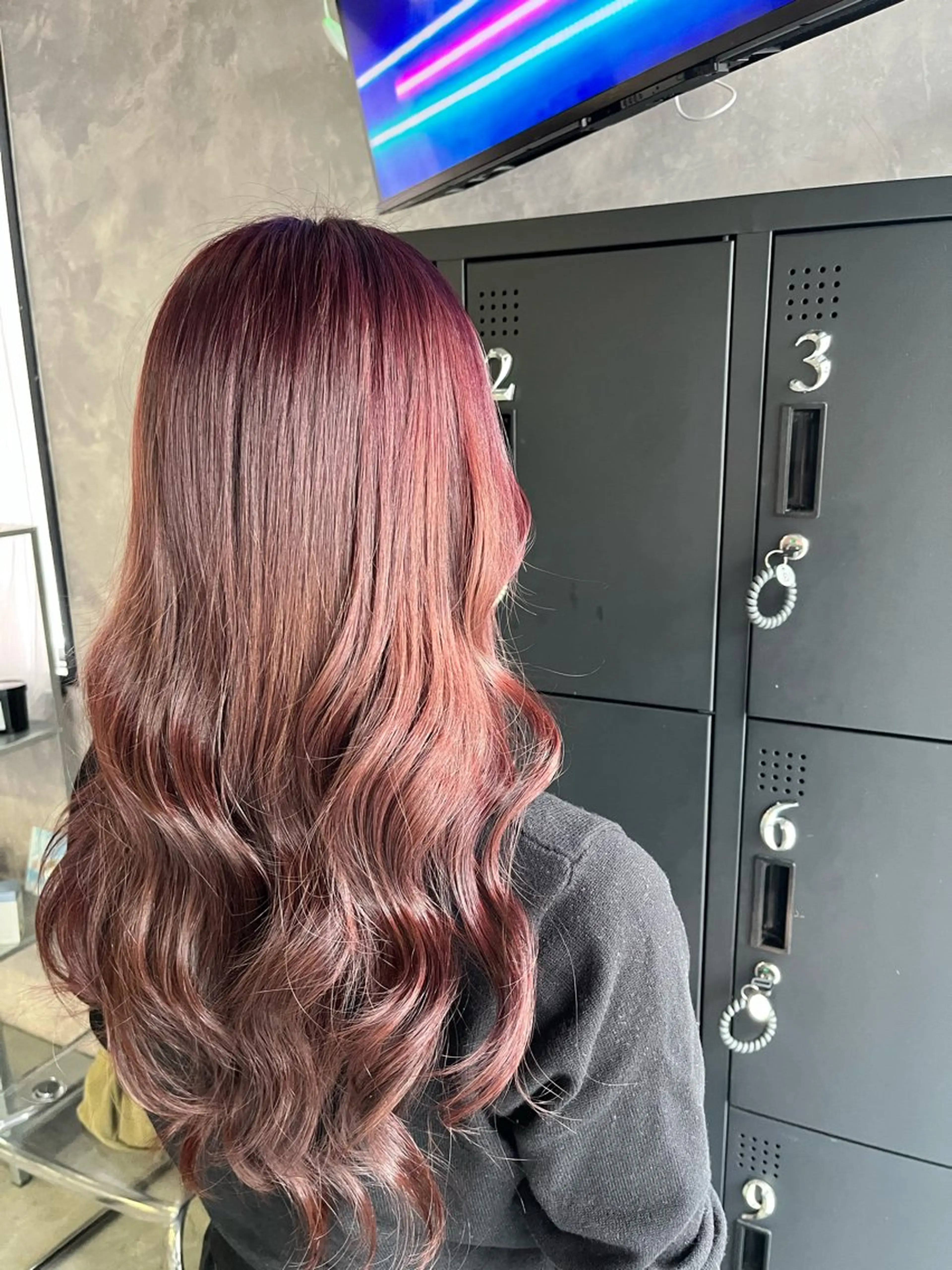 ロング ヘアカラー 伊藤 由妃乃のヘアスタイル