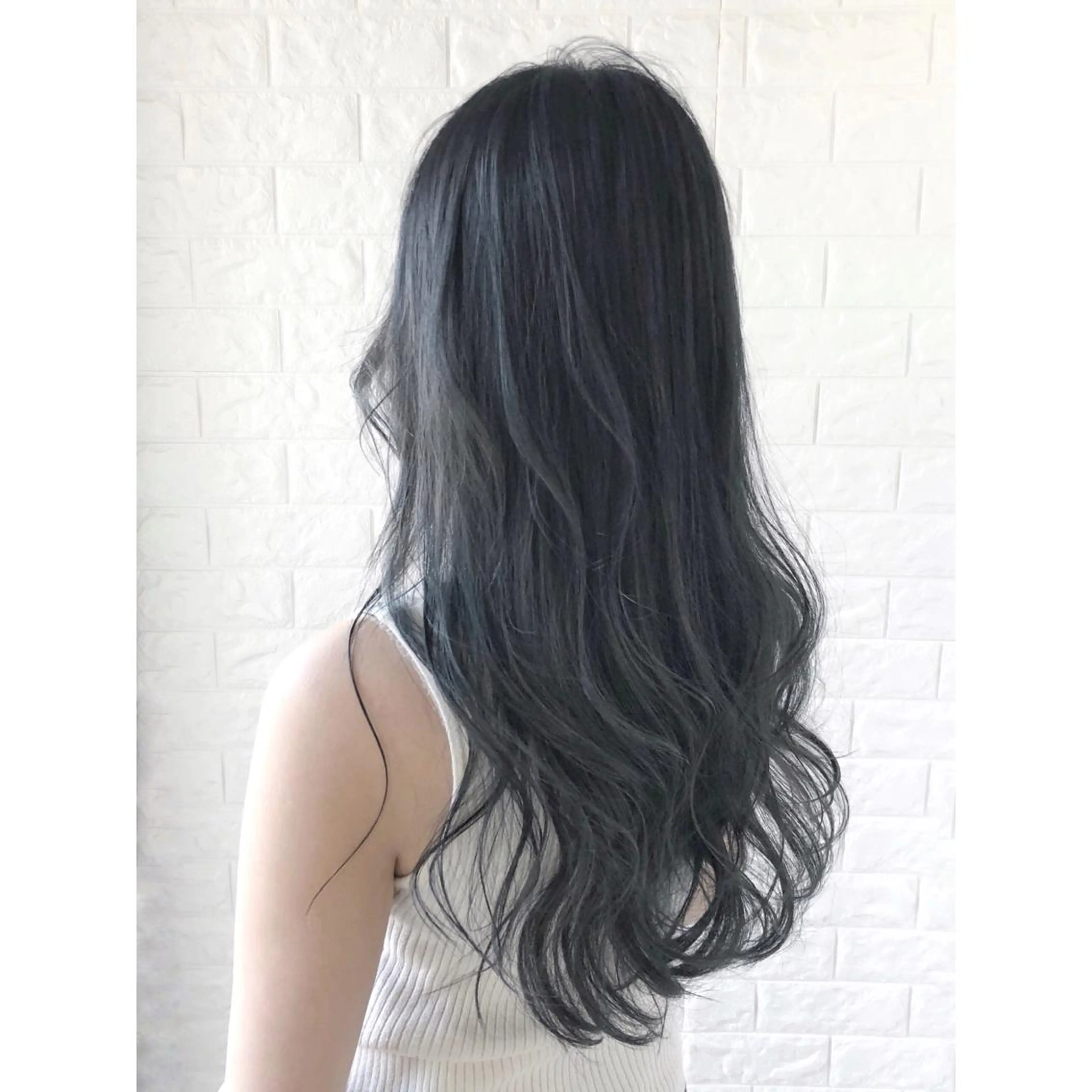 ロング カラー ブリーチ ブルーカラー ブルージュ ケアブリーチ グラデーションカラー KIZU 髪質改善 オカルト怪談のヘアスタイル