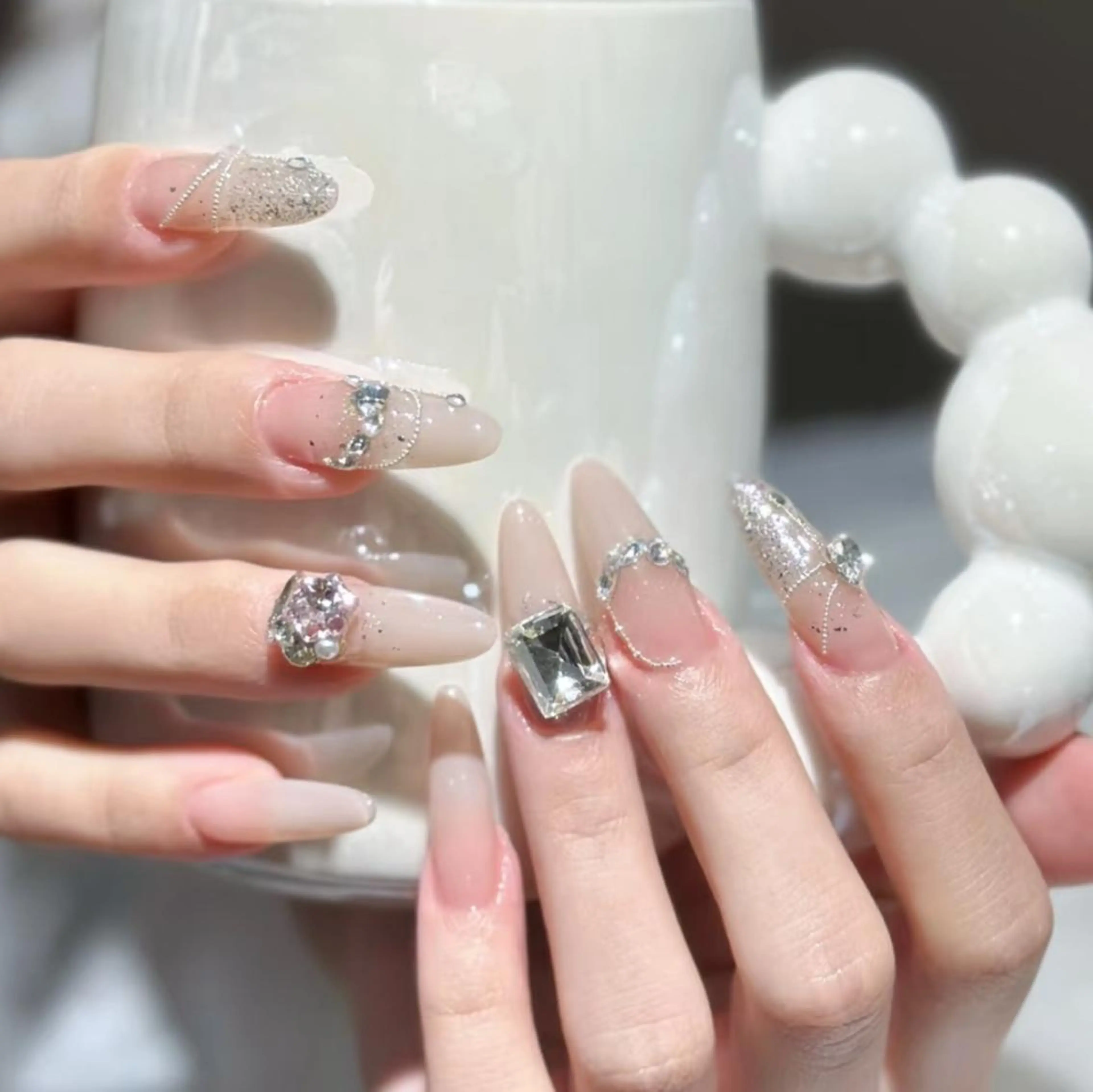 ネイル RAFFINE 月🦋🩵のネイルデザイン