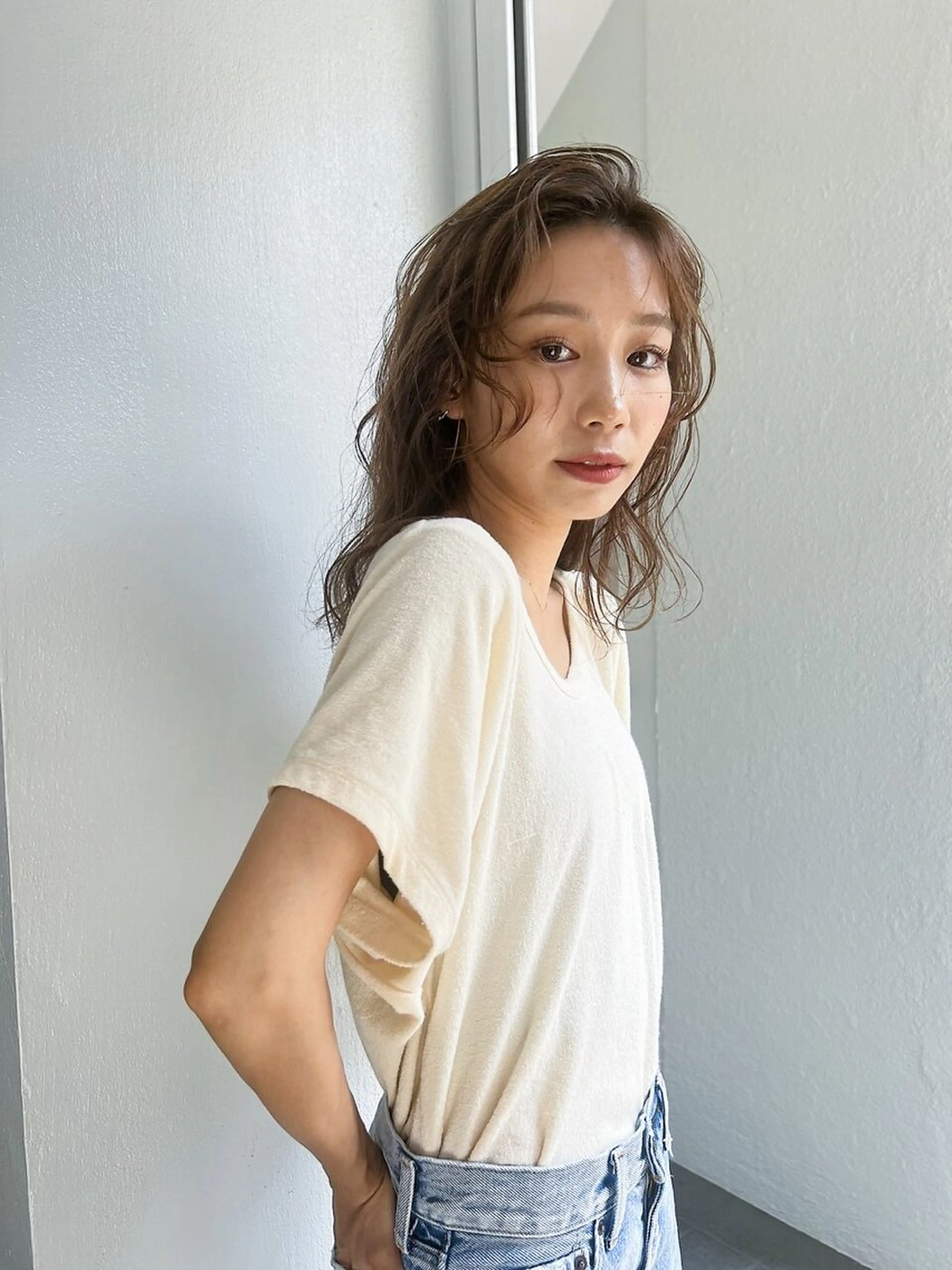 ミディアム カラー パーマ ミディアムパーマ 鈴木駿介 レイヤーカットのヘアスタイル