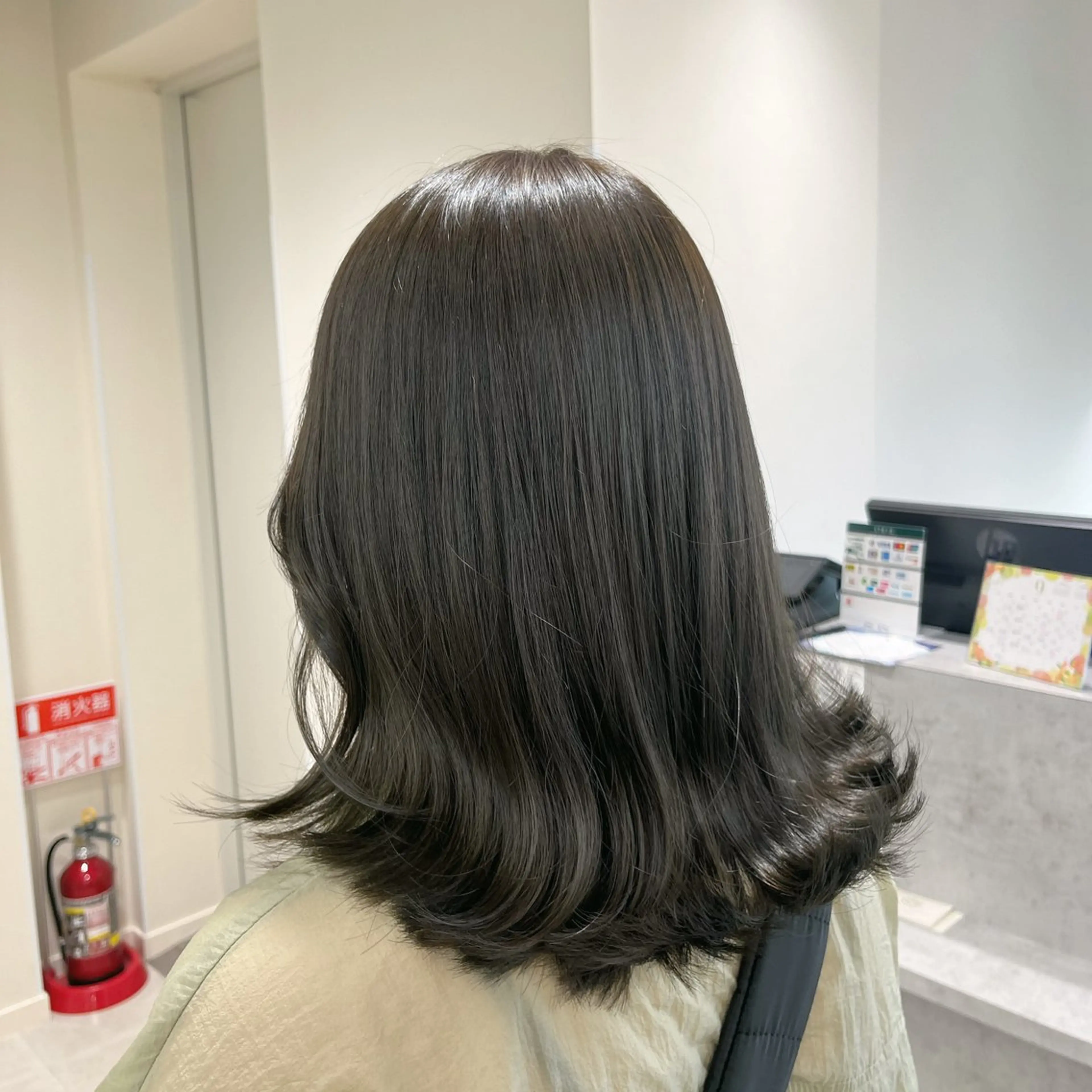 ミディアム ユイナ 🕊NaVI ベージュ/透明感のヘアスタイル