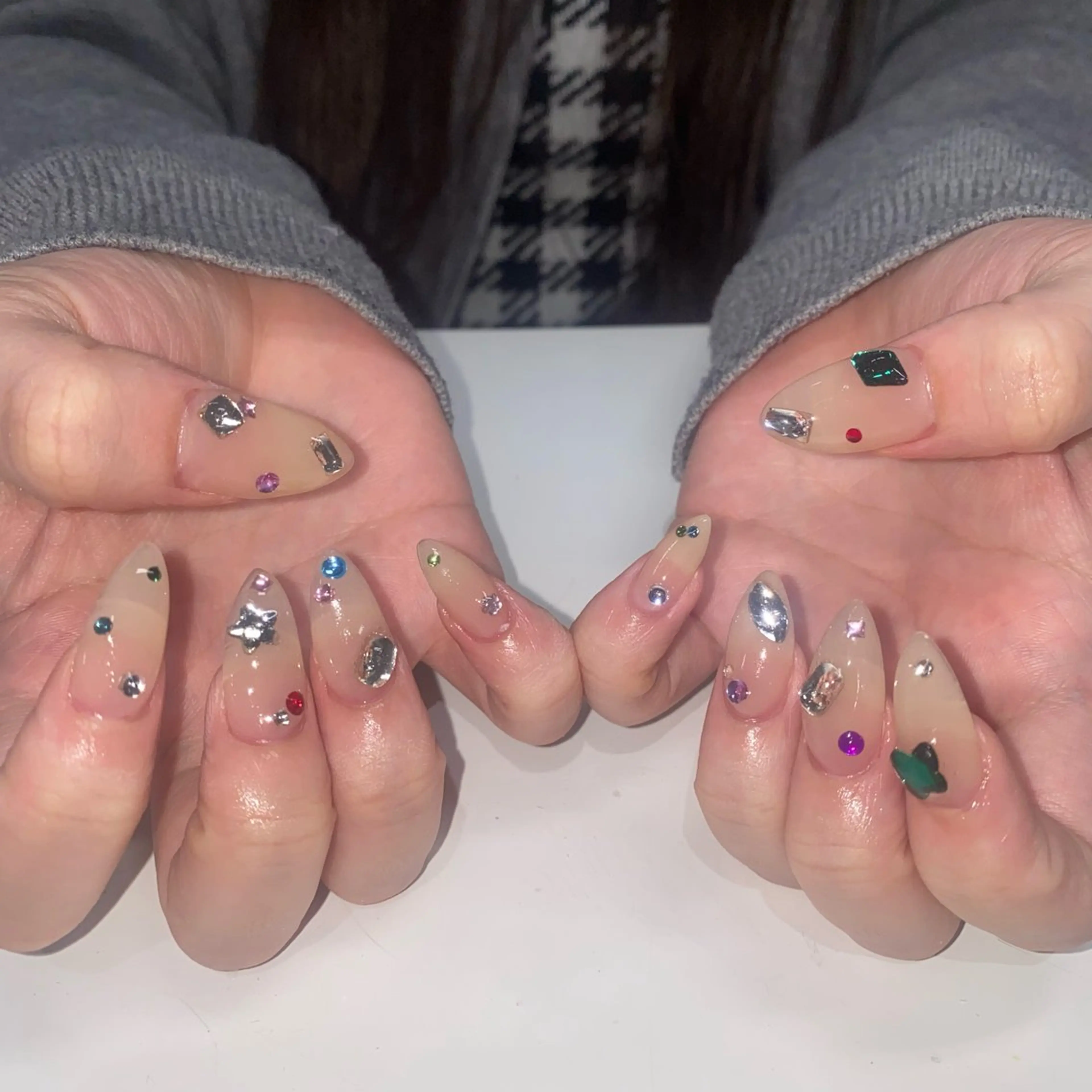 ネイル キラキラネイル ストーンネイル ハンドネイル yuuka/池袋 🐾WOLTOKYOのネイルデザイン