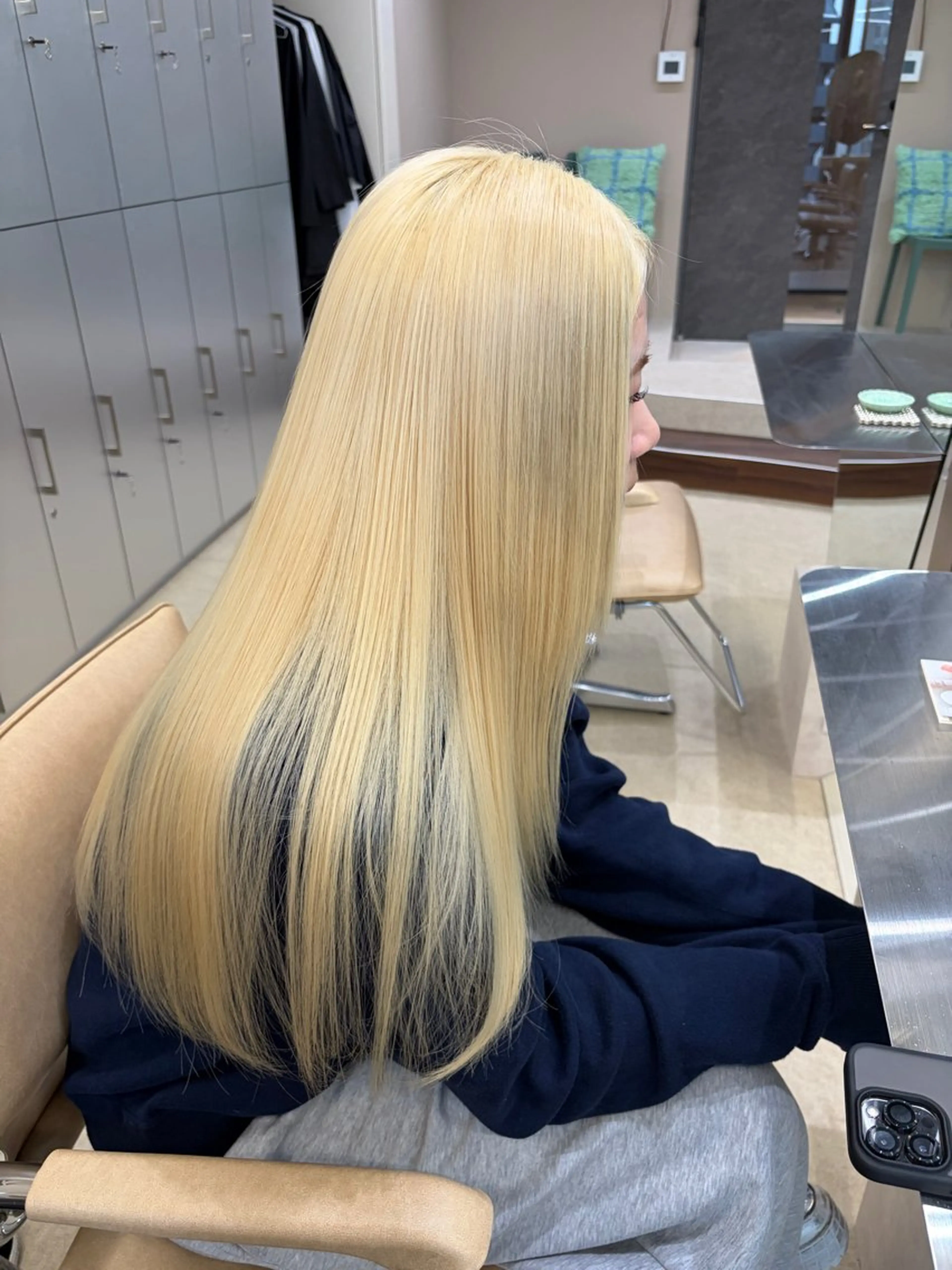 ロング ヘアカラー 💛艶感ハイトーン/ ブリーチ縮毛💛のヘアスタイル