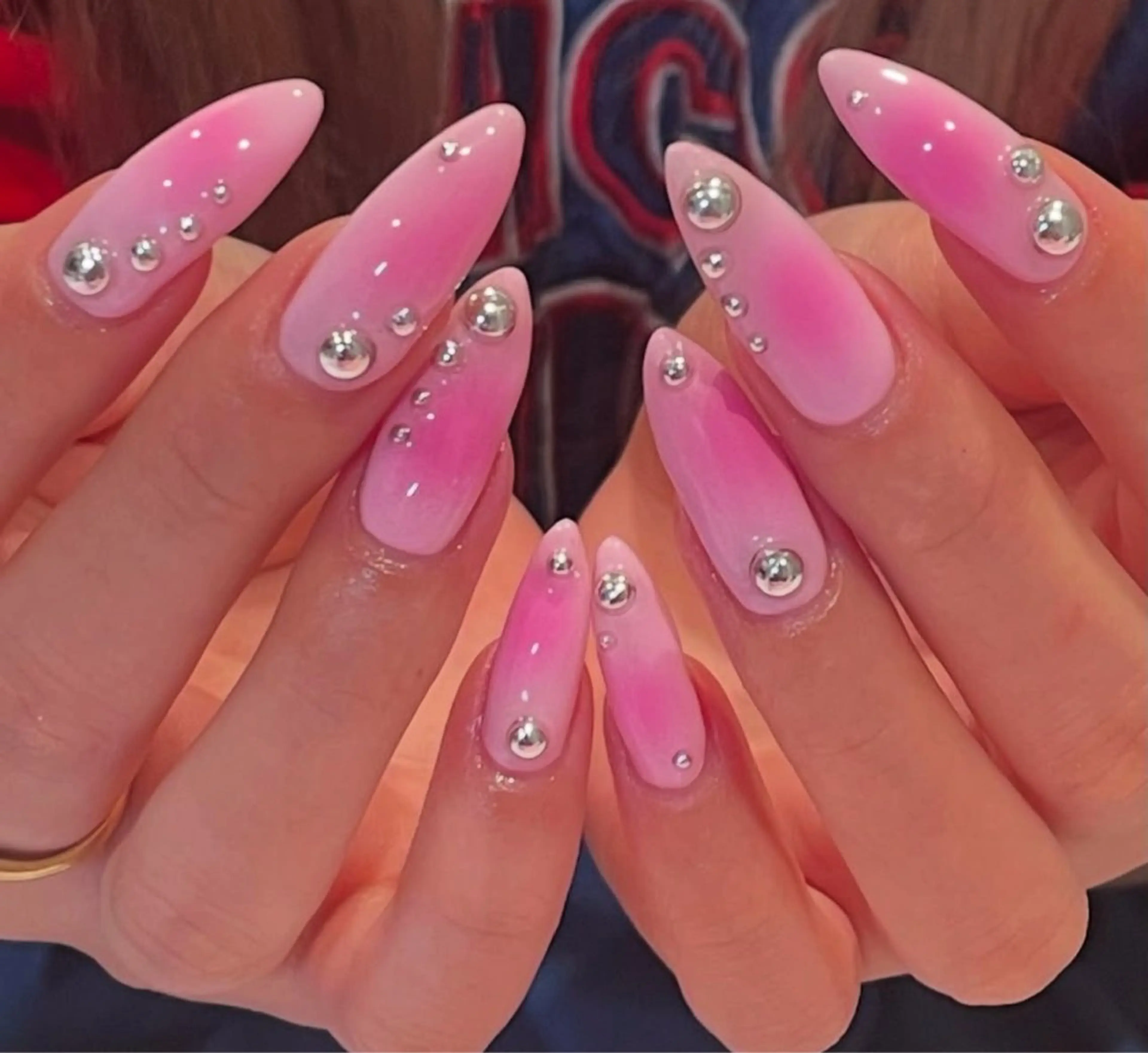 ネイル グラデーション キラキラネイル ワンカラーネイル 冬ネイル Jenn Nail Salonのネイルデザイン