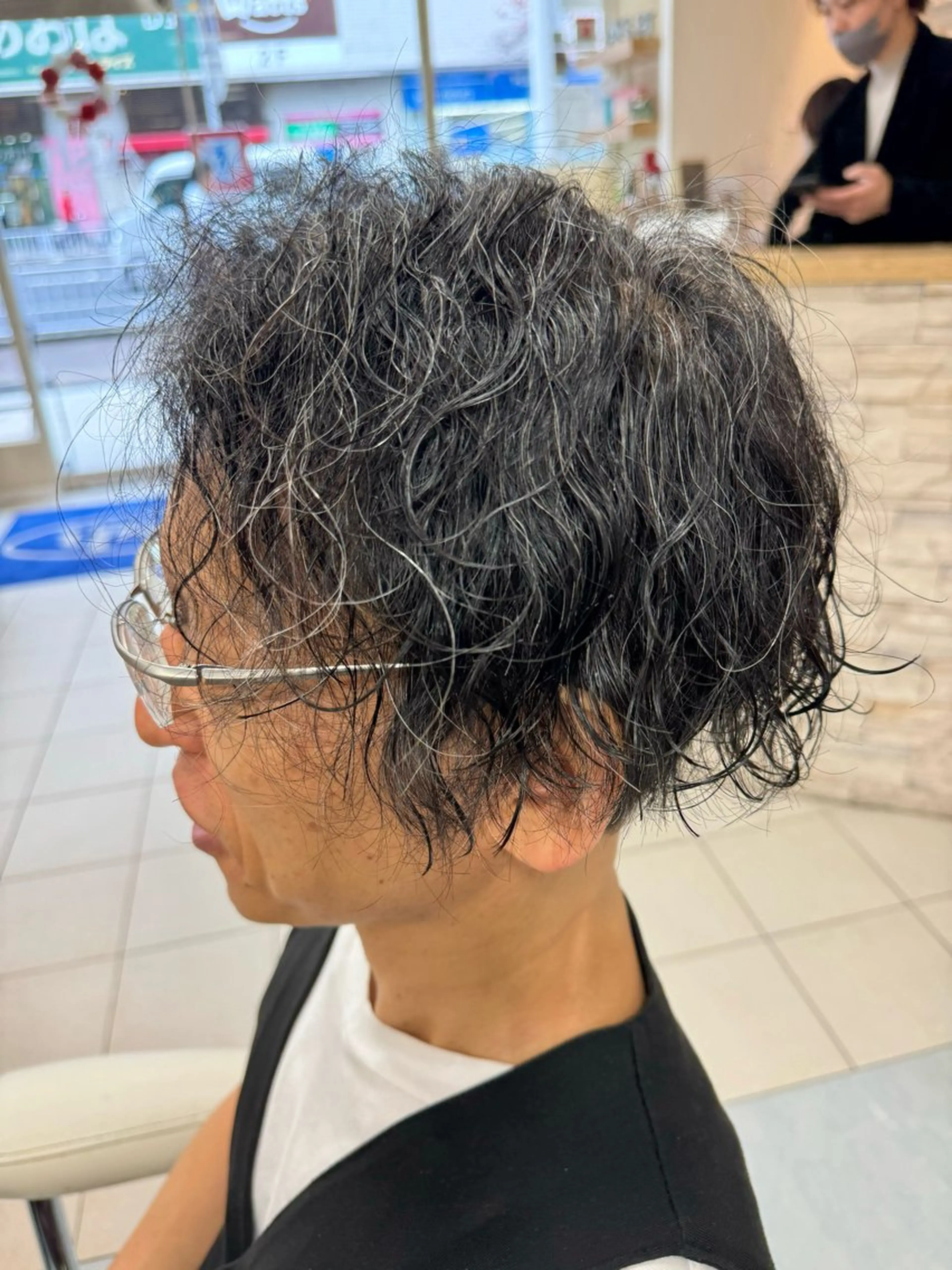 パーマ メンズ 韓国レイヤーカット/ くすみカラー/モモのヘアスタイル