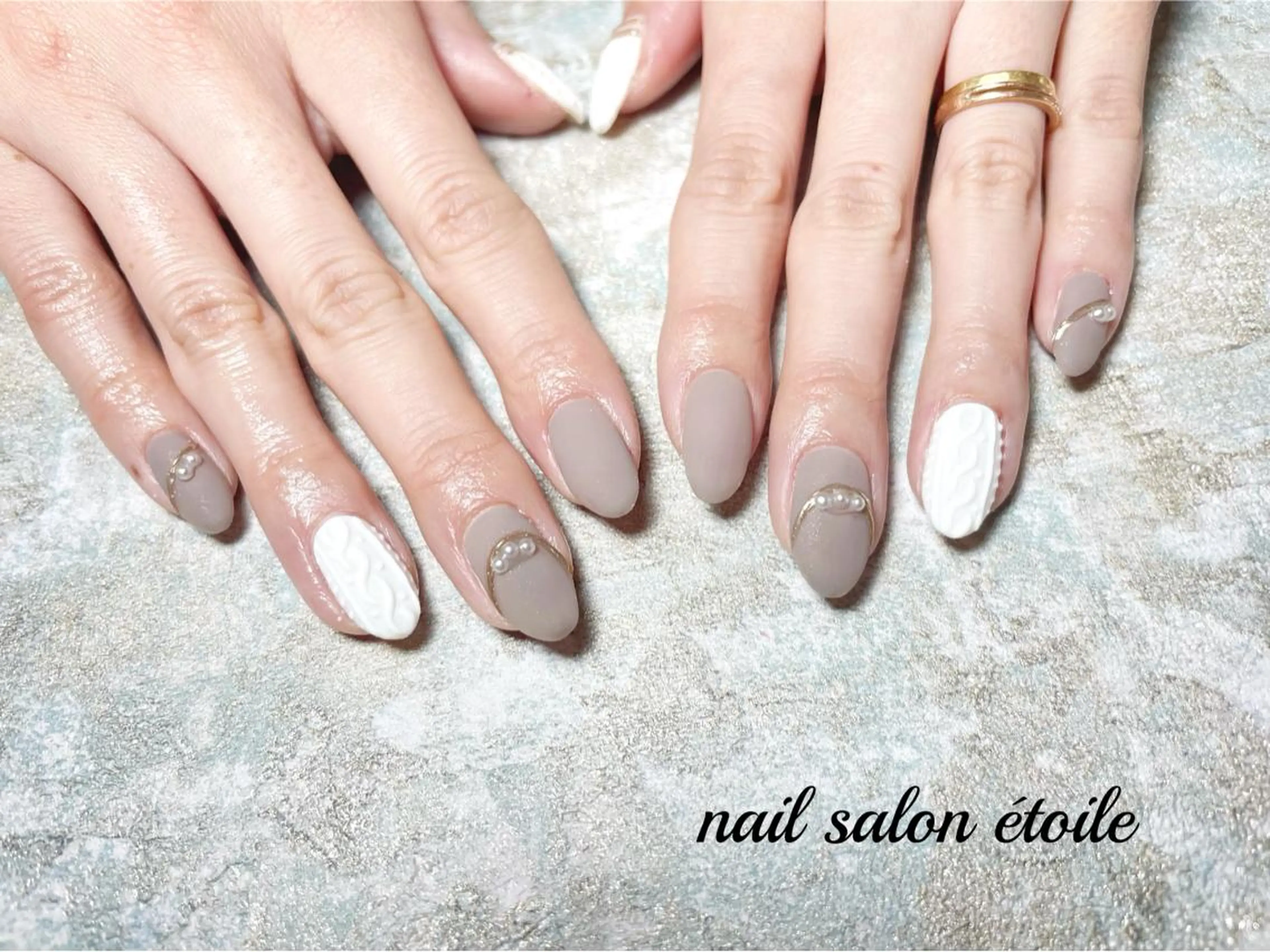 ネイル アートネイル ブラウン ジェルネイル ホワイト 冬ネイル ハンドネイル nail salon étoileのネイルデザイン