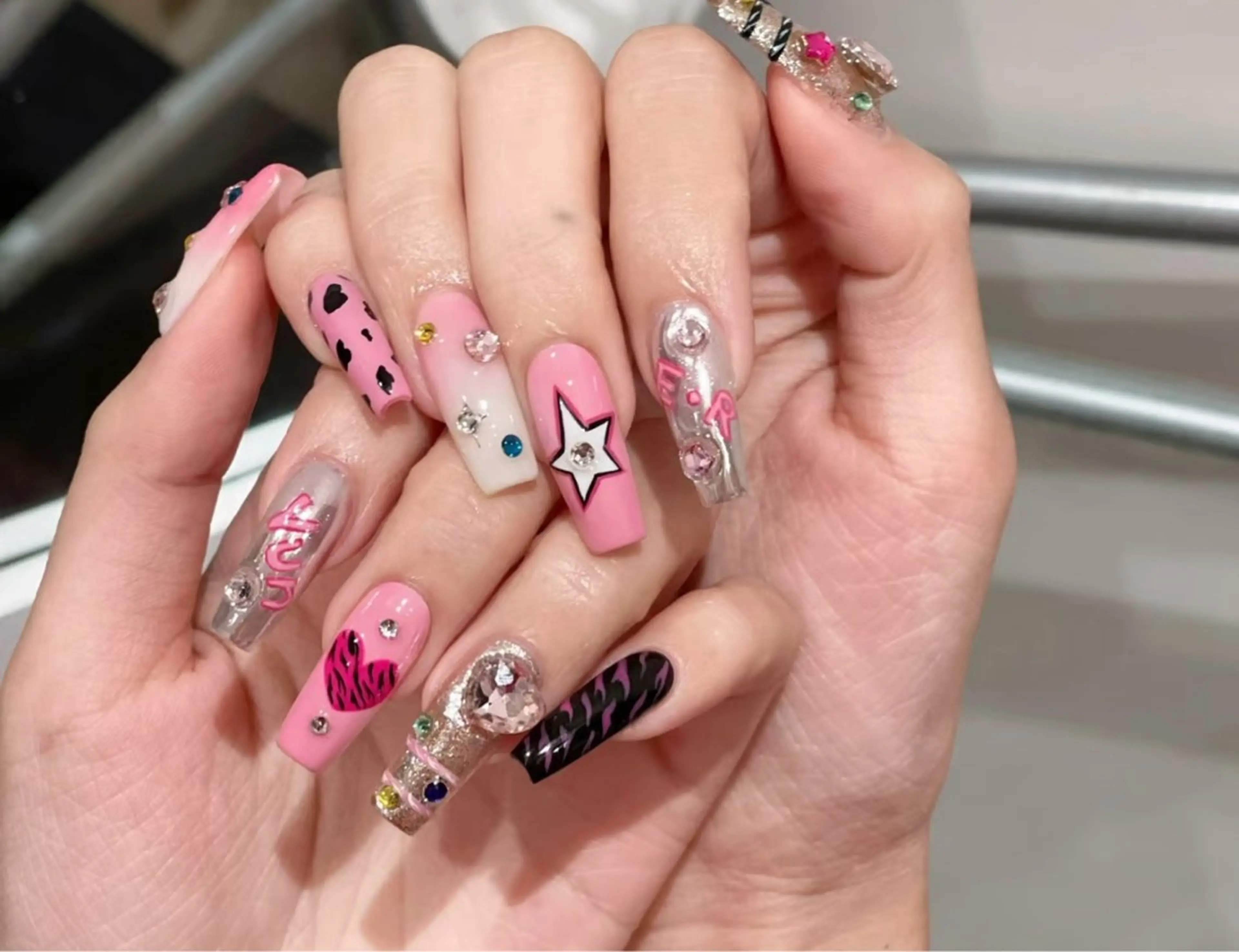 ネイル アートネイル オーロラネイル チークネイル フレンチネイル ガラスフレンチ ハンドネイル 🎀🎀YooLi Nail Salonのネイルデザイン