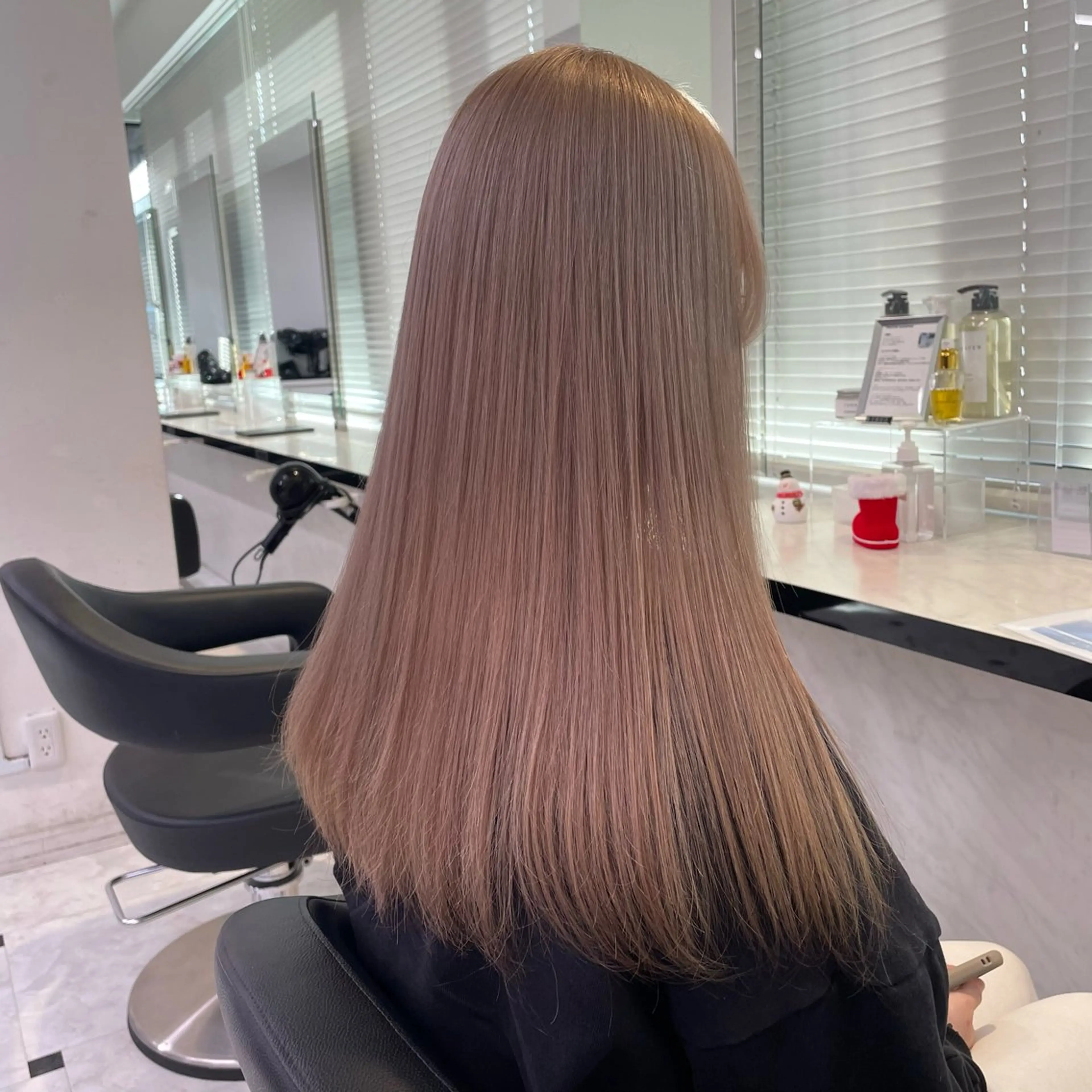 ロング カラー ヘアアレンジ ブリーチ ダブルカラー ヘアカラー ピンク・ベージュ🩰 カラー🫧とらのヘアスタイル