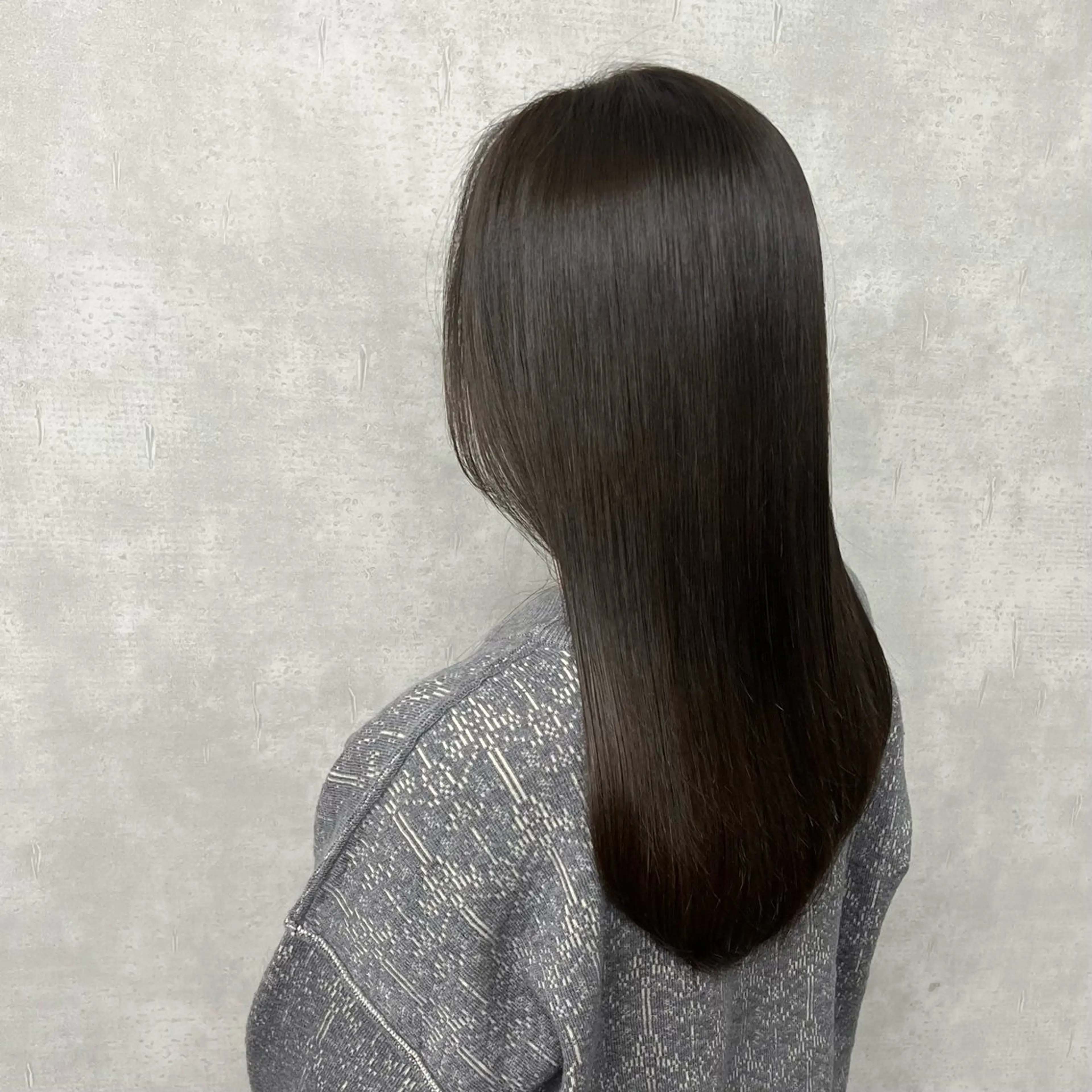 セミロング カラー カット 縮毛矯正 トリートメント 沖山 友津季のヘアスタイル