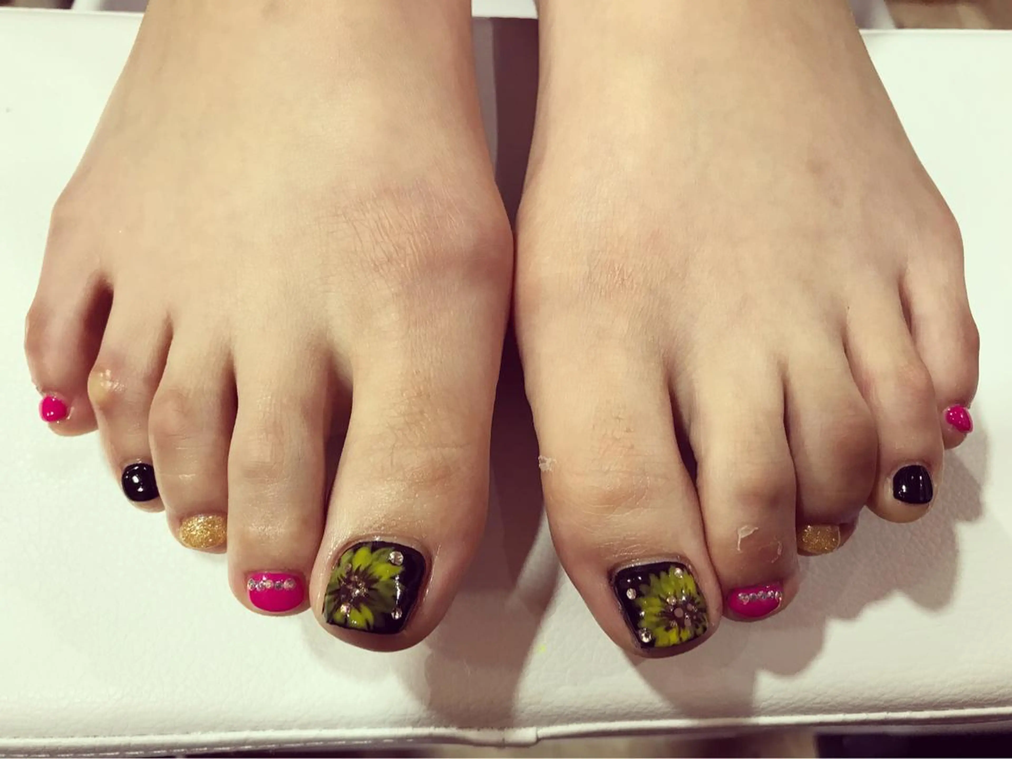 ネイル フラワーネイル フットネイル nailsalon colon所属・nailartist lisaのネイルデザイン