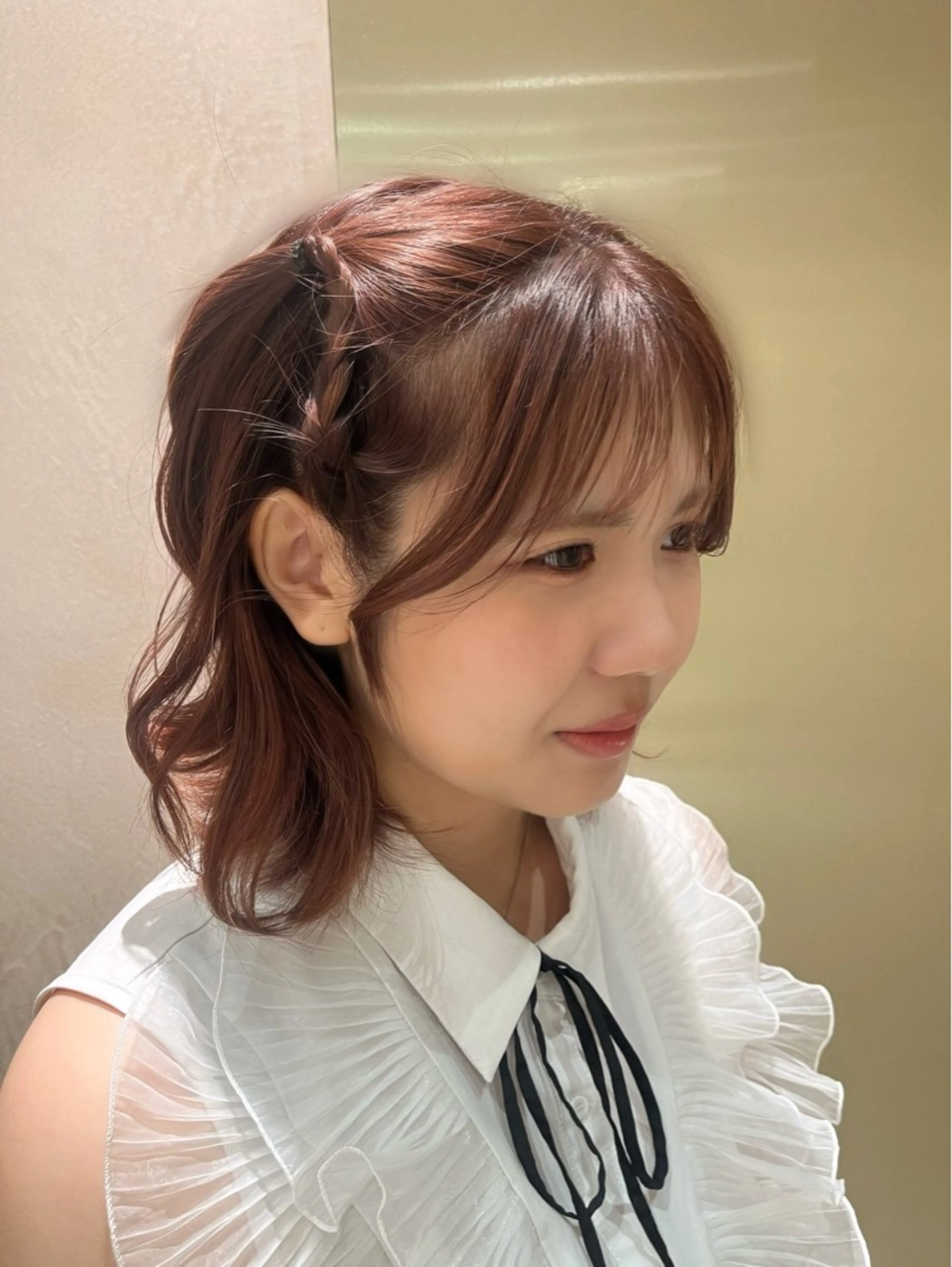 ミディアム ヘアセット 顔周りカット/ 透明感カラー/ユナのヘアスタイル