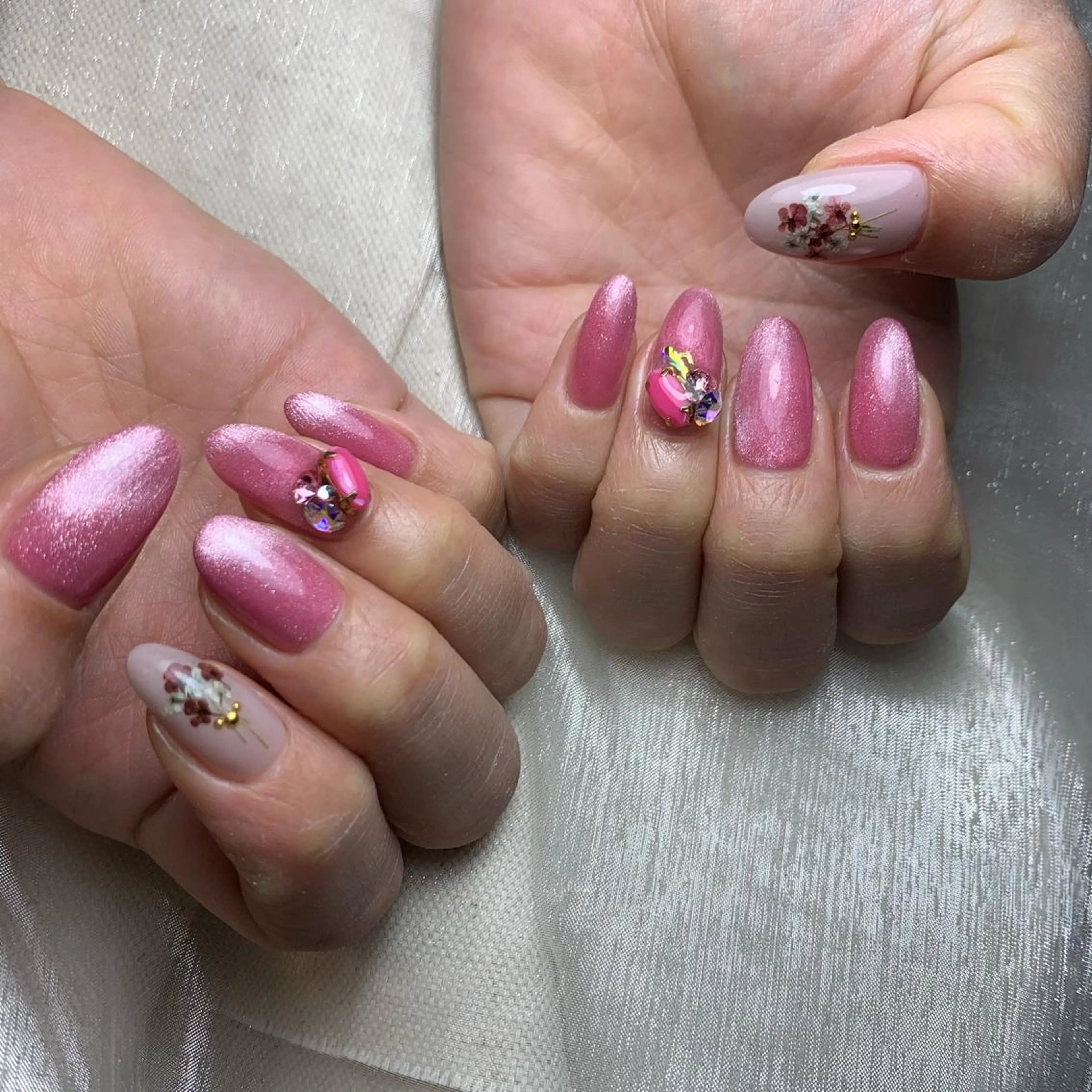 ネイル repos~ルポ~所属・里見 麗のネイルデザイン