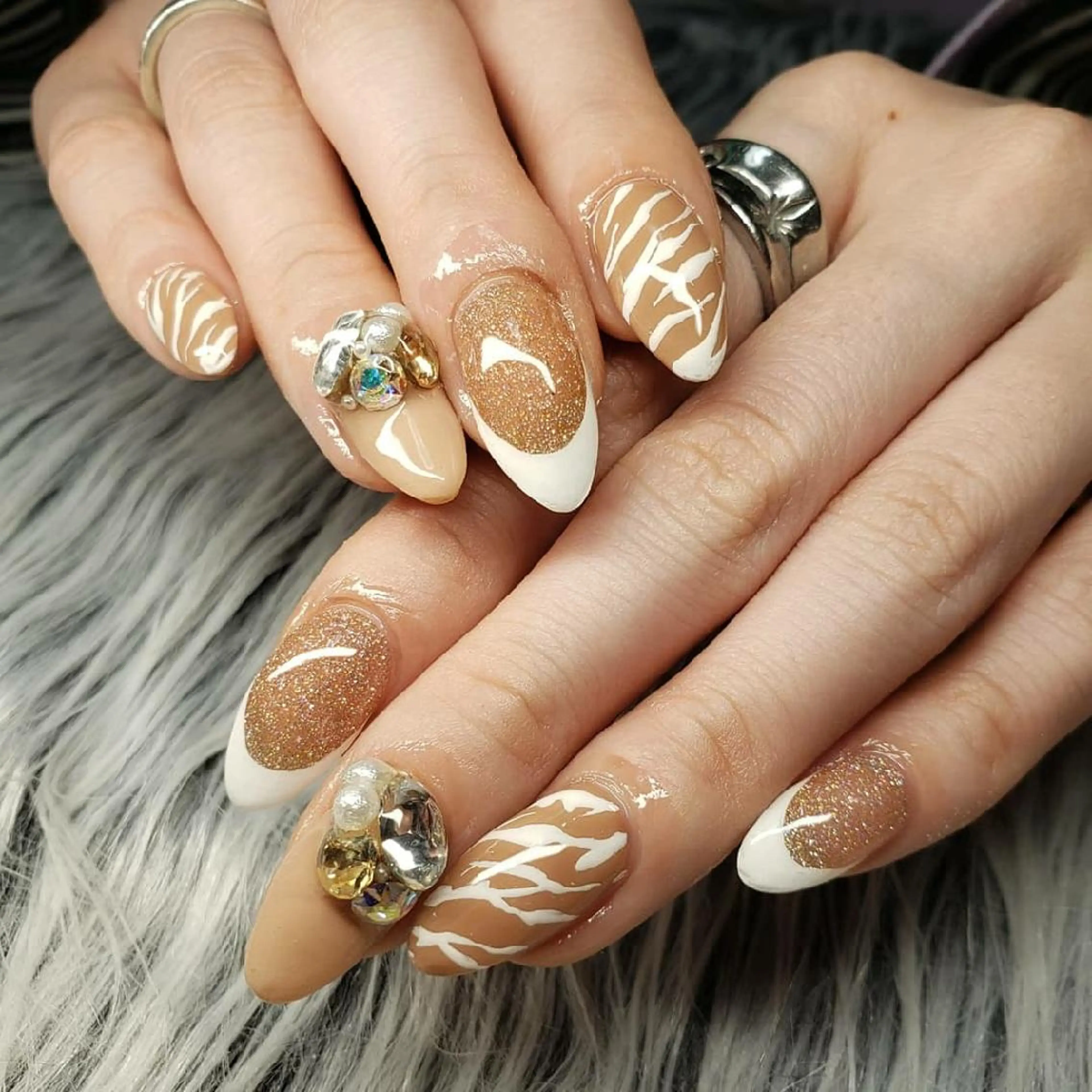 ネイル アニマル柄 フラッシュネイル フレンチネイル ハンドネイル Nail salon Coco所属・Nail salon Coco【溝の口駅】のネイルデザイン