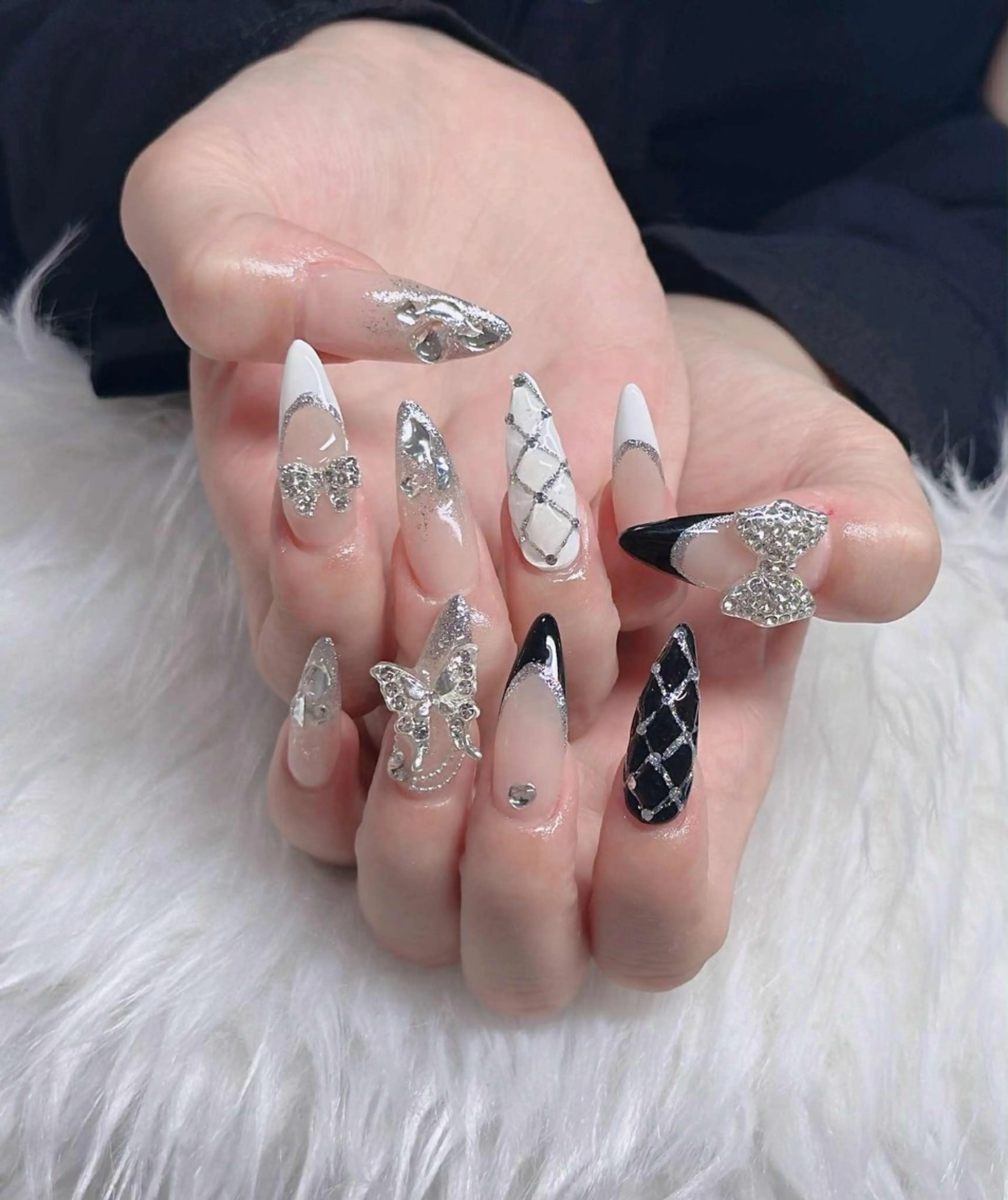 ネイル フレンチネイル ジェルネイル ガラスフレンチ ハロウィン ハート H.baby Nail Salonのネイルデザイン