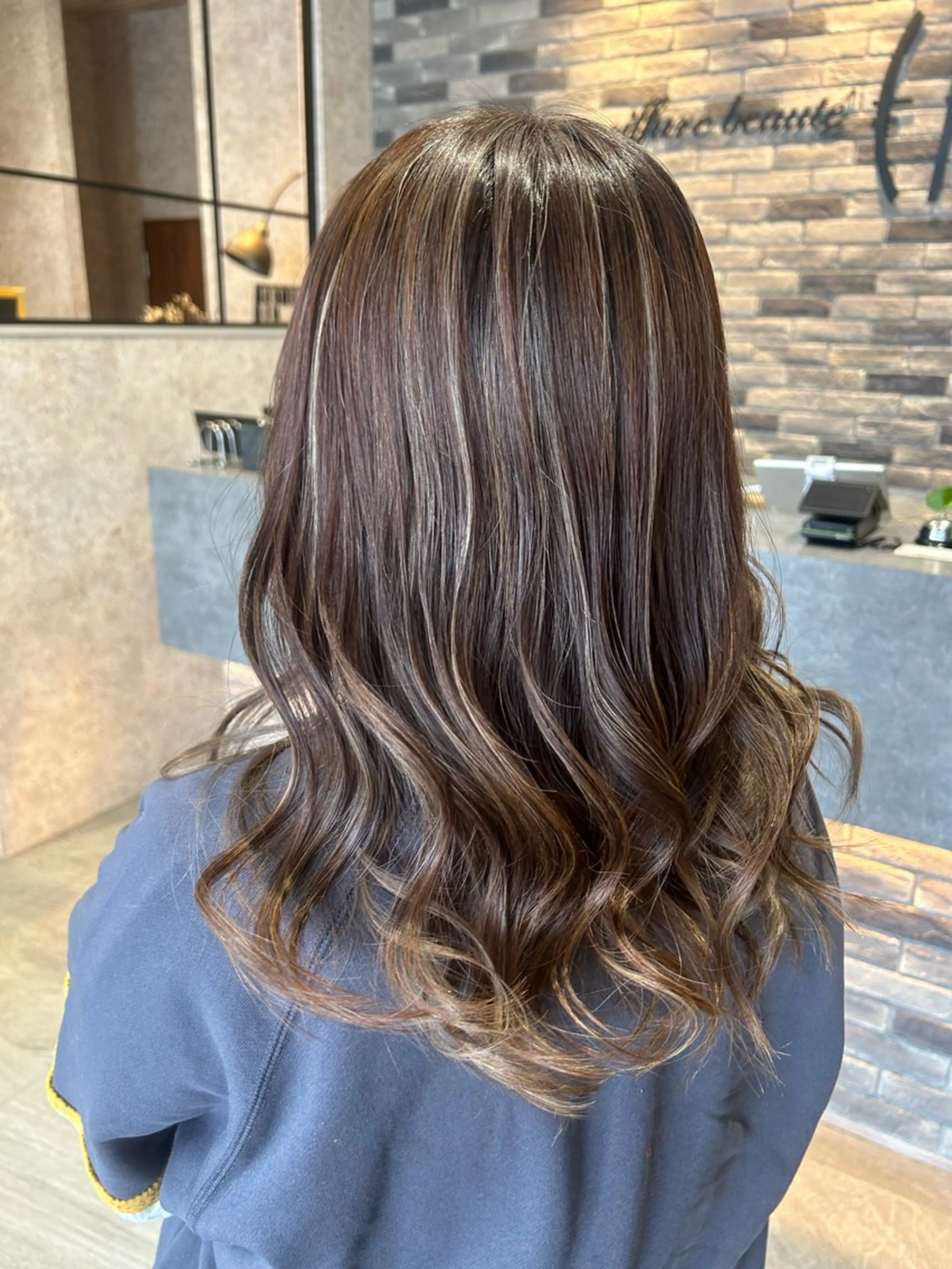 ミディアム カラー ブラウンカラー くすみブラウン ハイライトカラー ハイライト 【earth】オガタ 🫧髪質改善縮毛🫧のヘアスタイル