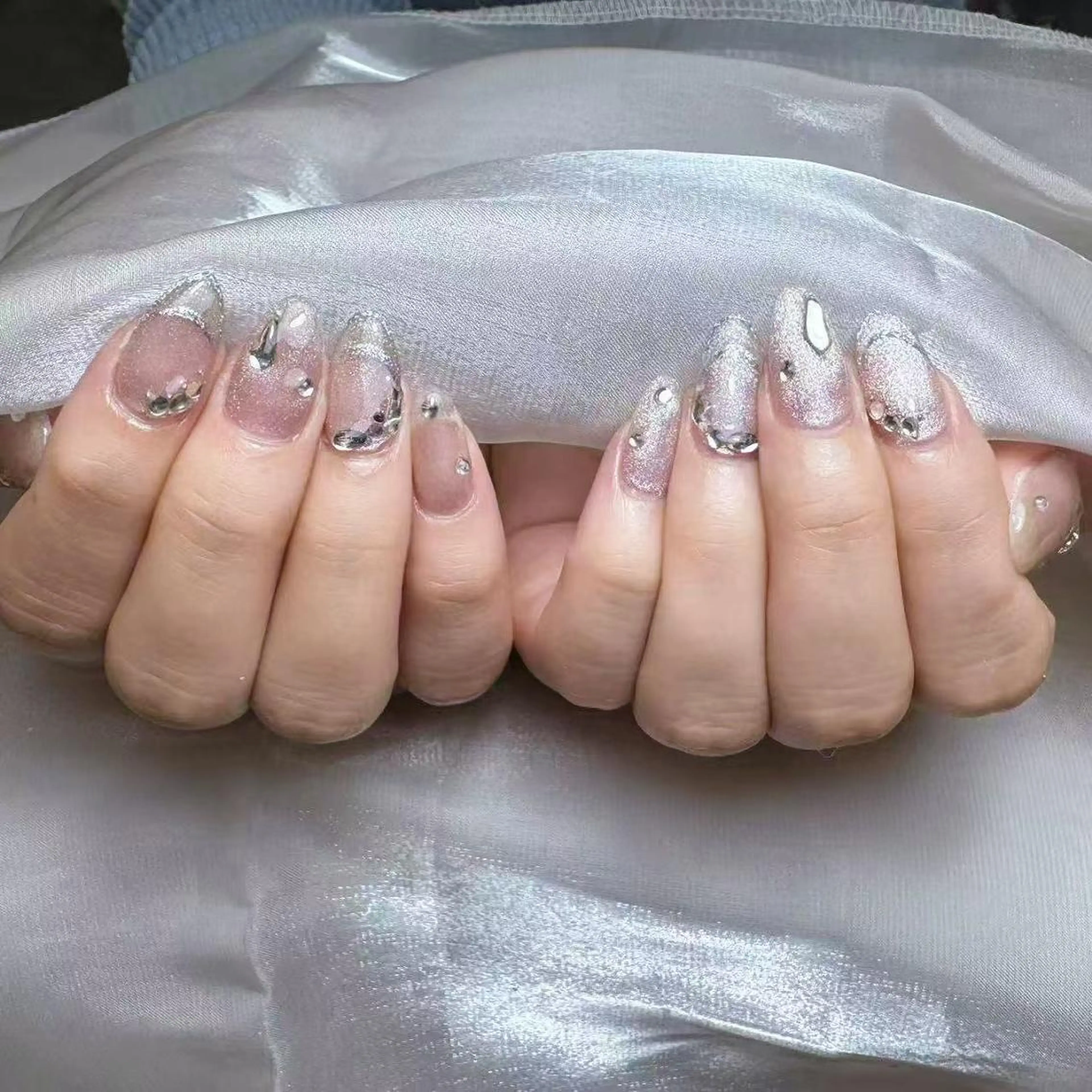 ネイル アートネイル オーロラネイル ガーリー キラキラネイル 韓国ネイル ハンドネイル DIAMOND 💅のネイルデザイン