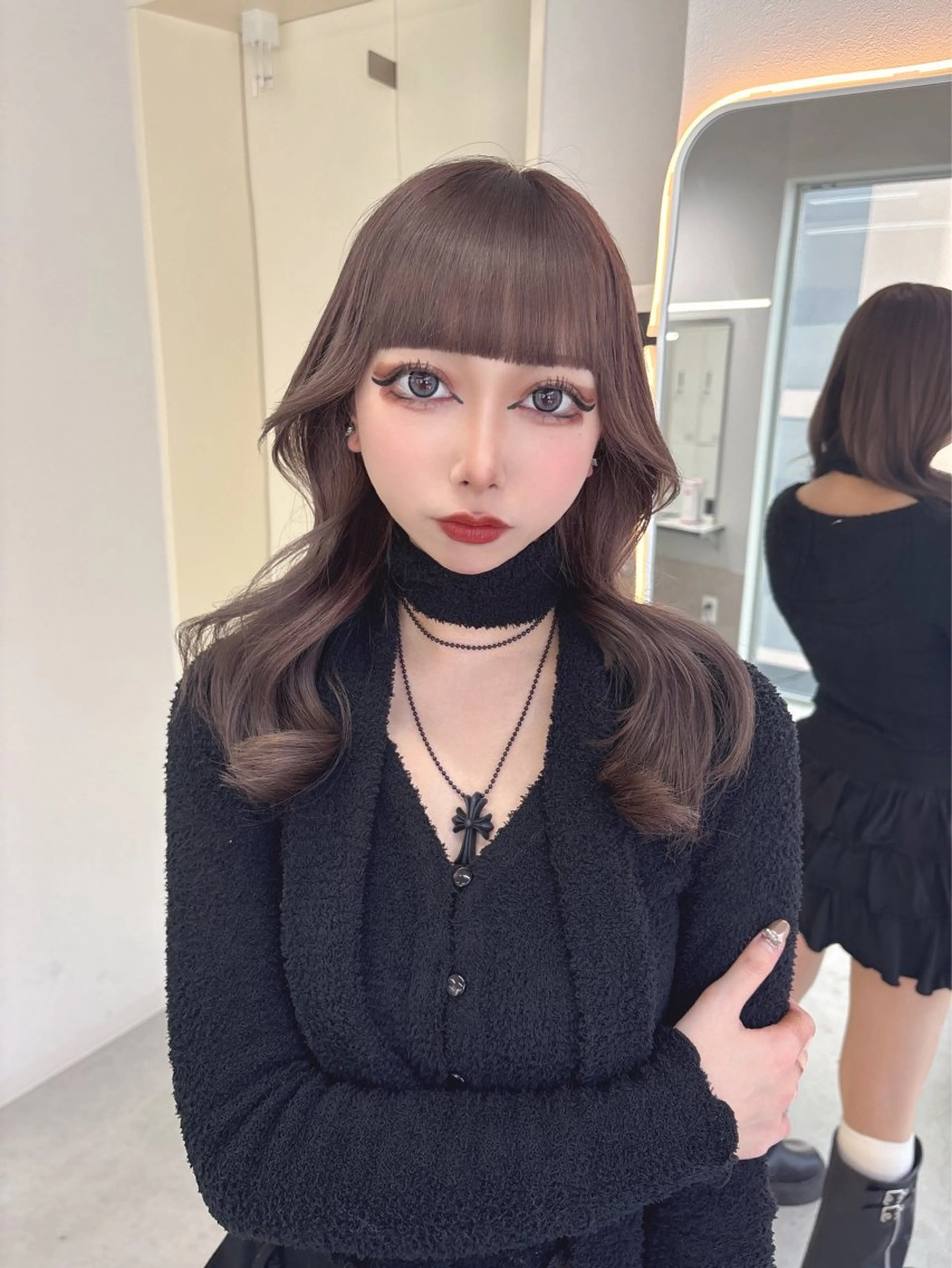 ミディアム カット ヘアカラー トリートメント maya レイヤーカットのヘアスタイル