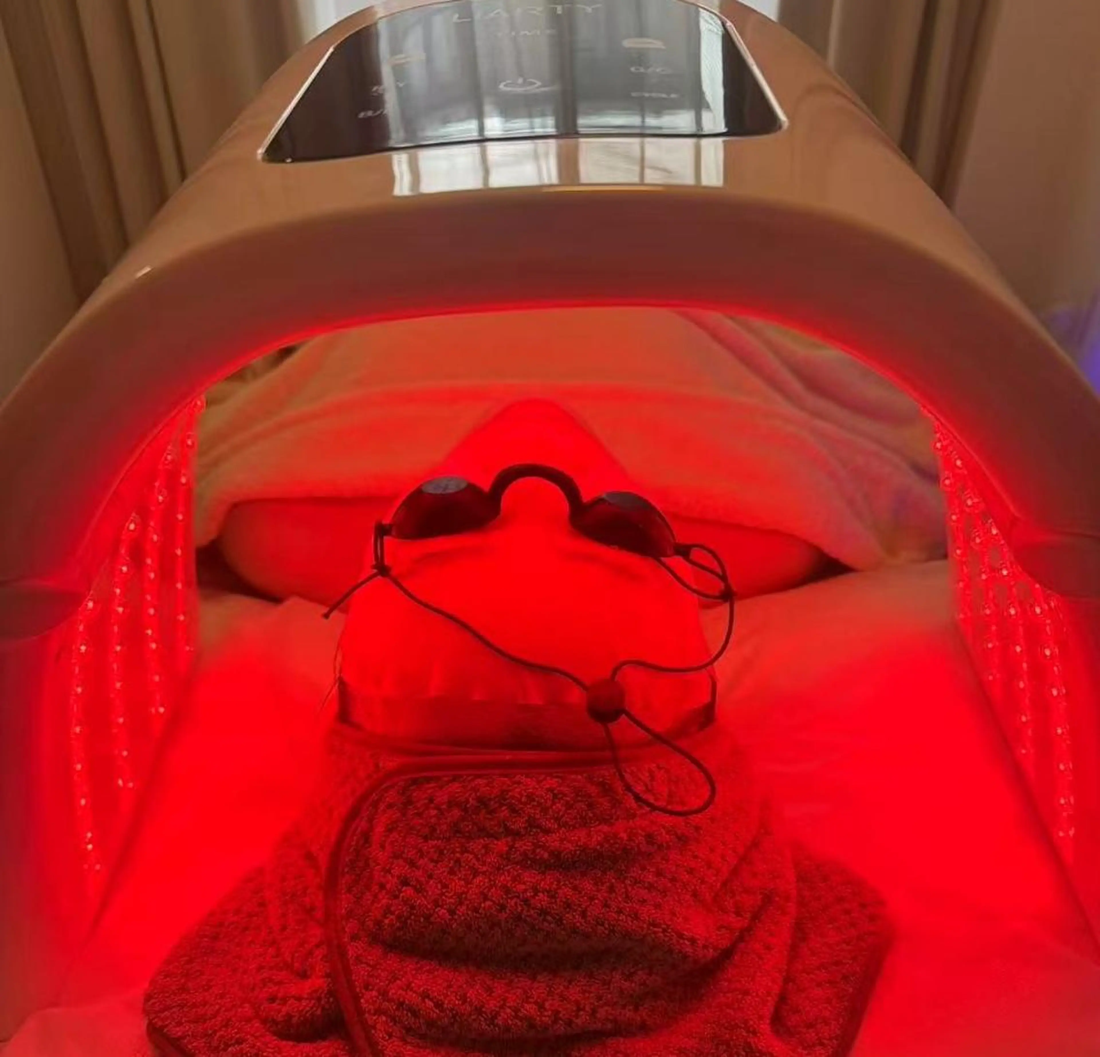 【超得No.2】✨✨✨毛穴すっきり洗浄 ベ一シックケア+LEDライト 75分　￥8600の写真