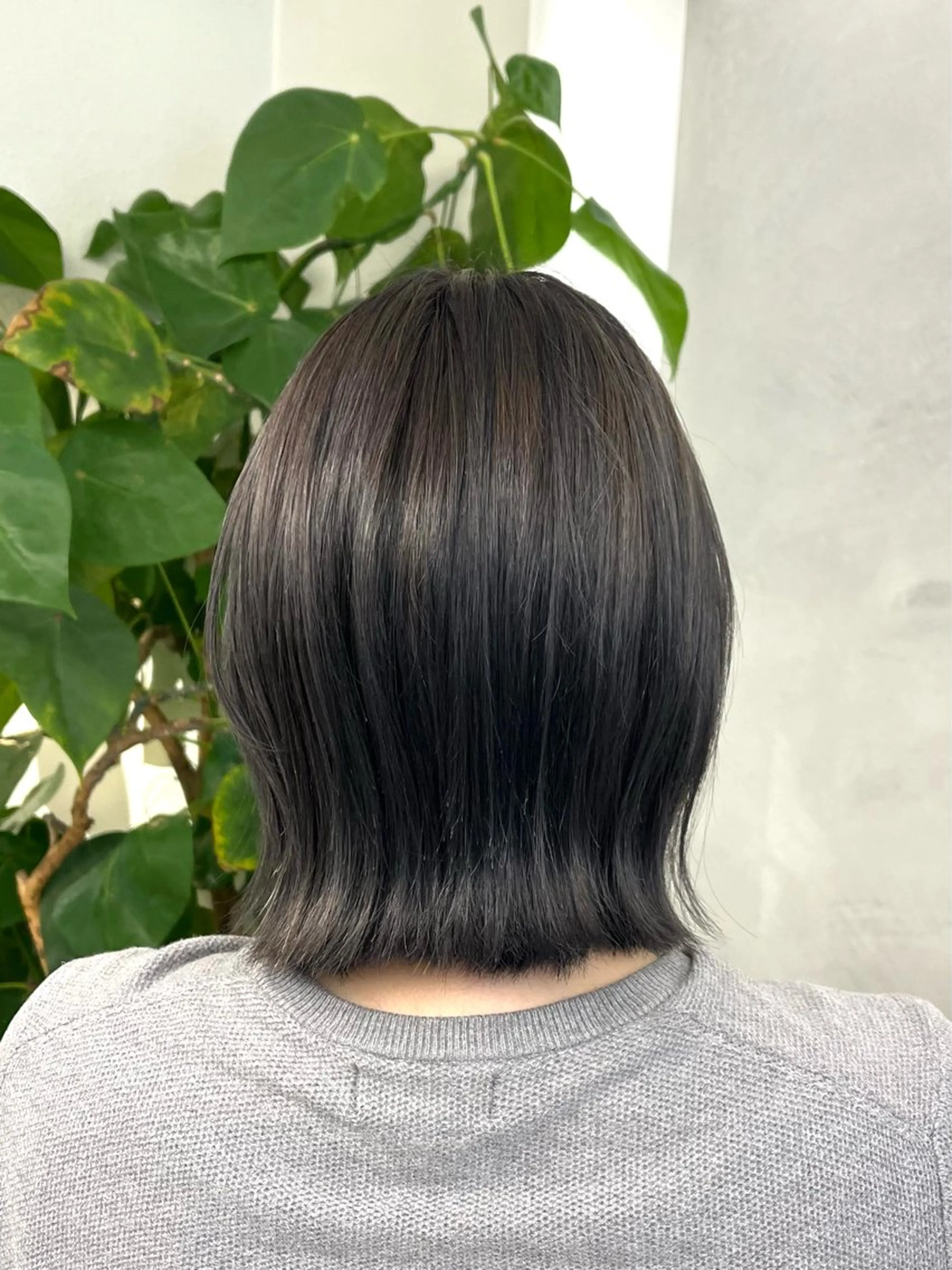 ミディアム カラー ブリーチ 透明感カラー イルミナカラー ブリーチなしカラー シルバー invitation   栄所属・suzu invitationのヘアスタイル