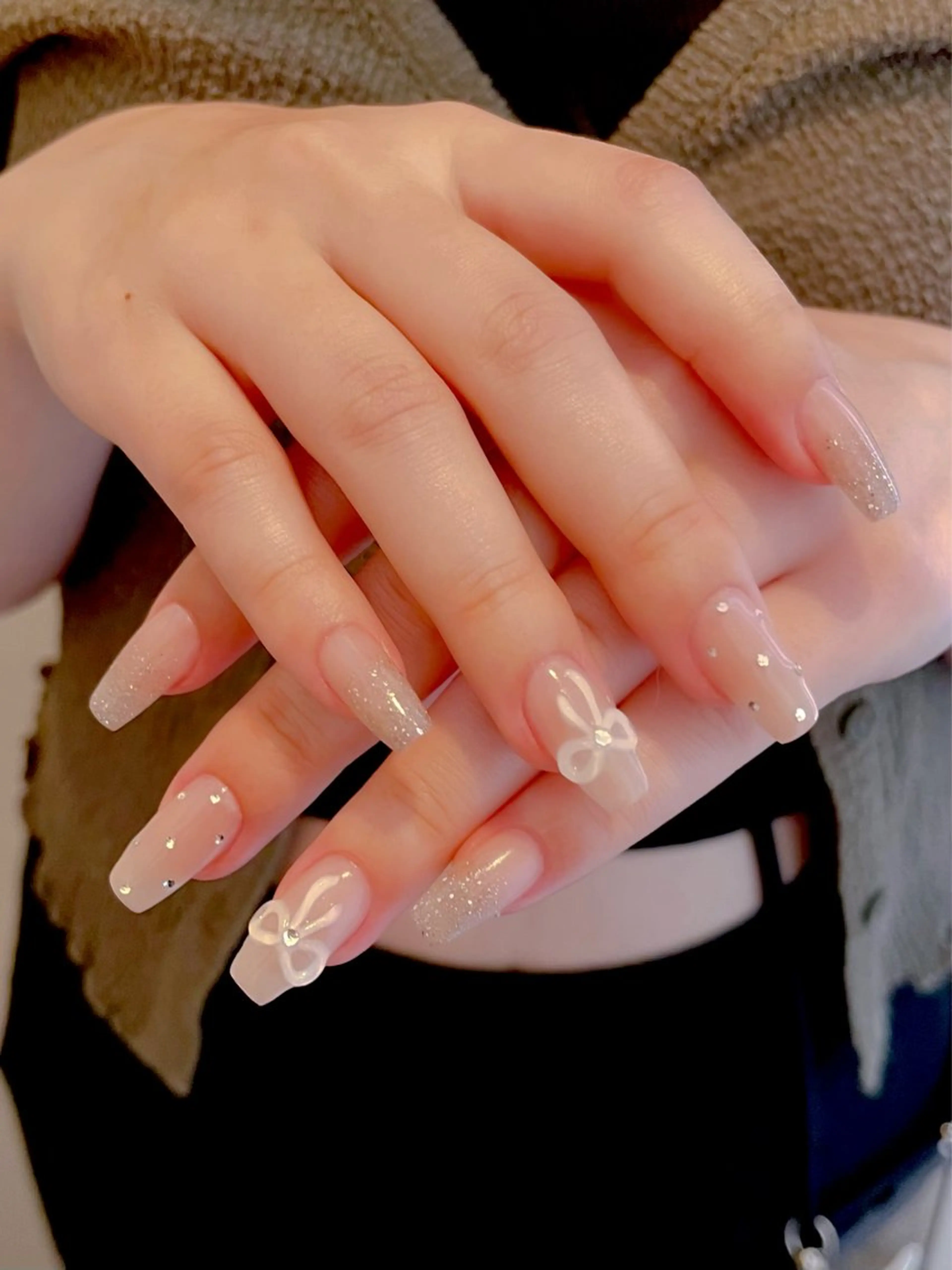 ネイル フットネイル キラキラネイル マグネットネイル ワンカラーネイル リボン nine.🦋 YUKOのネイルデザイン