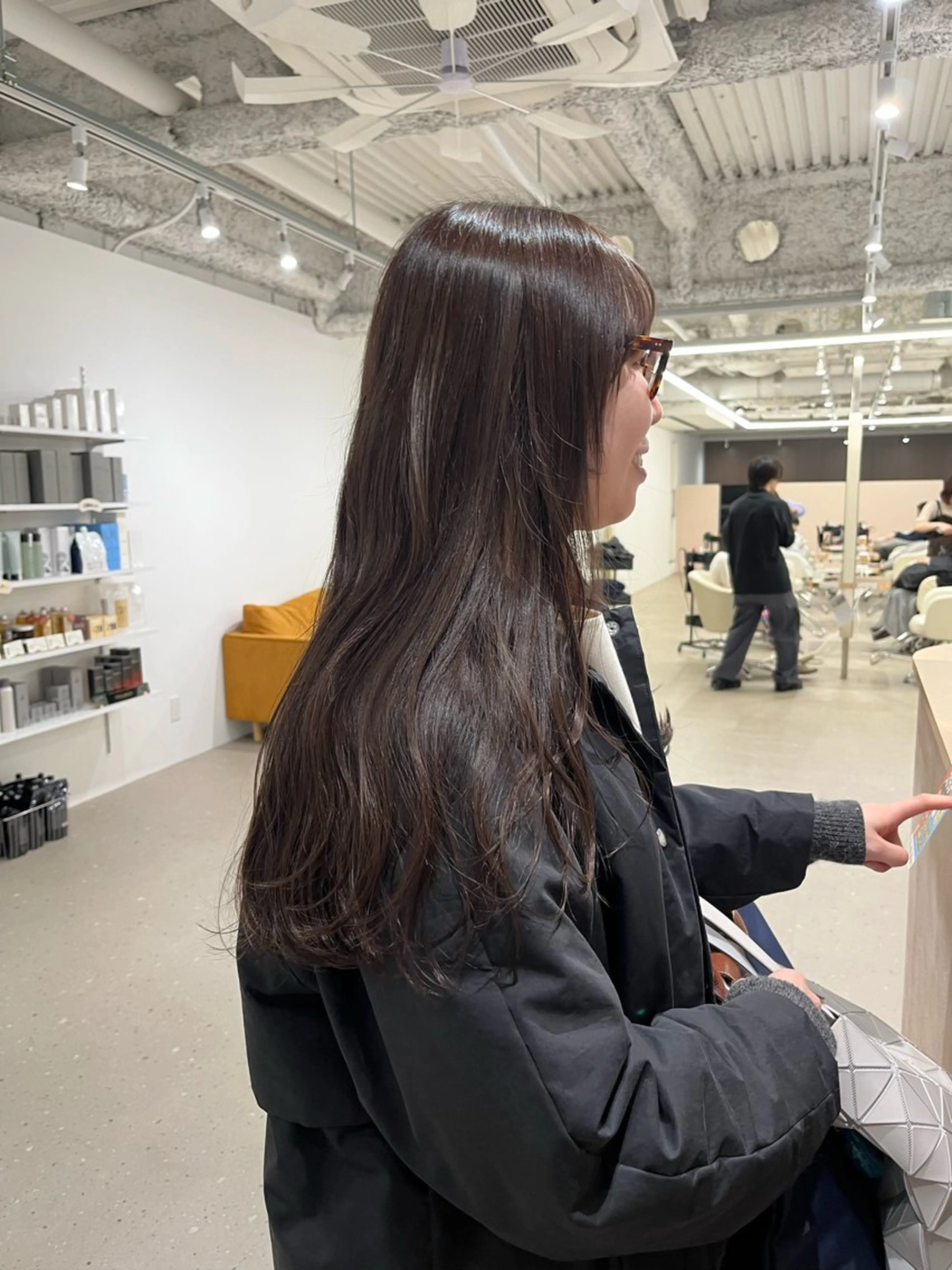 ロング カラー 阪本 桃のヘアスタイル