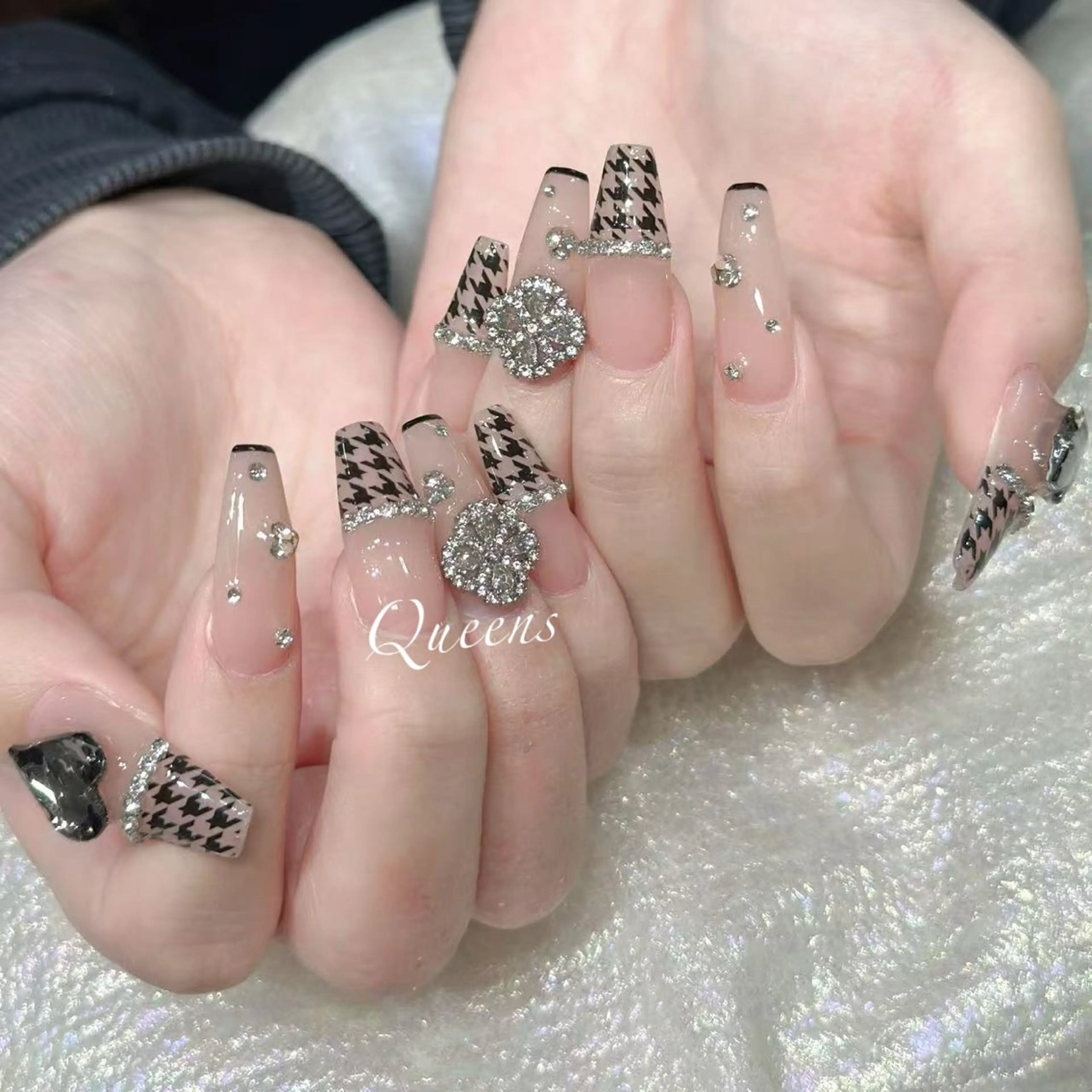 ネイル ハンドネイル Queens マオのネイルデザイン