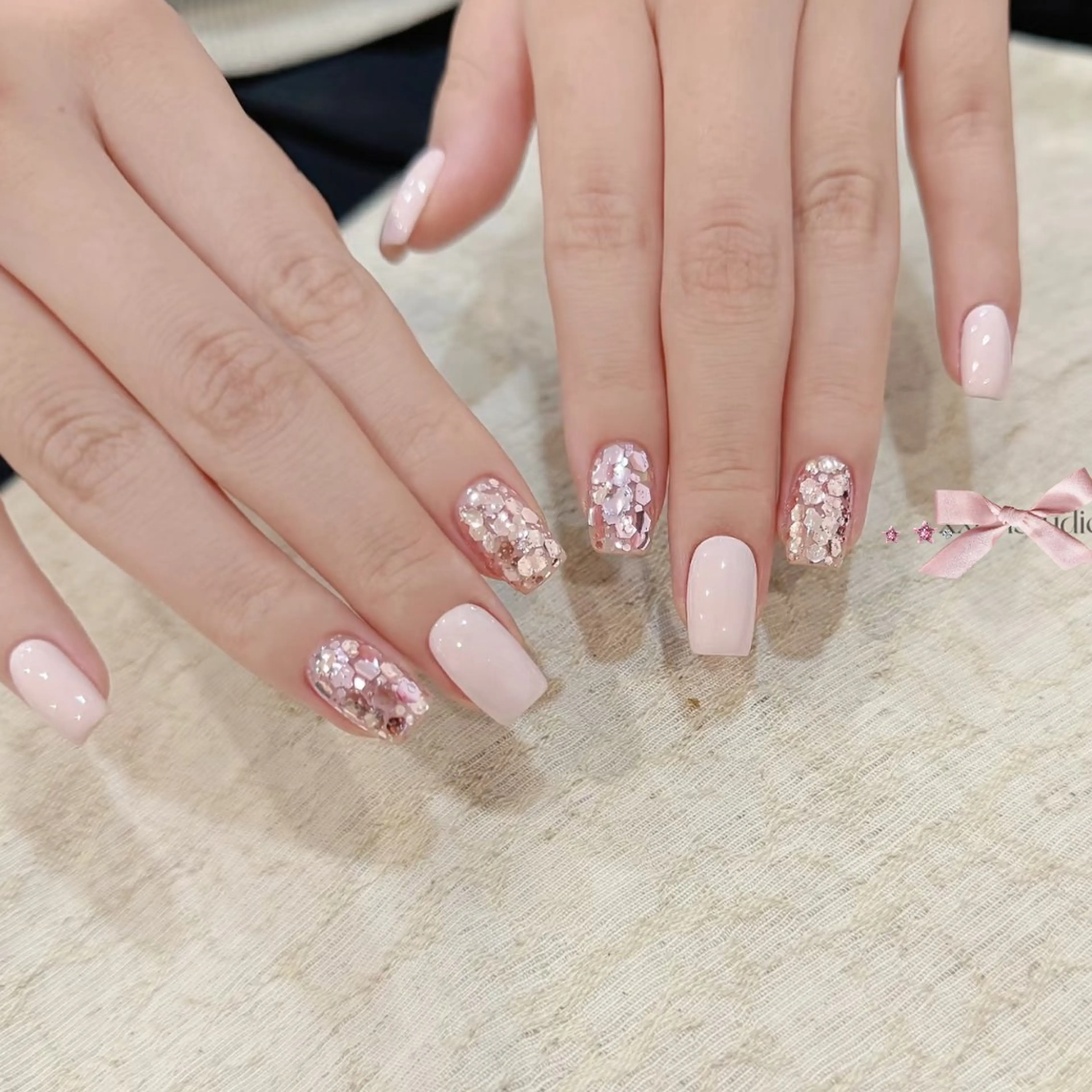 【モデル募集中✨】ワンカラー6本＋ホログラム4本【初回ソフトジェルオフ無料】の写真