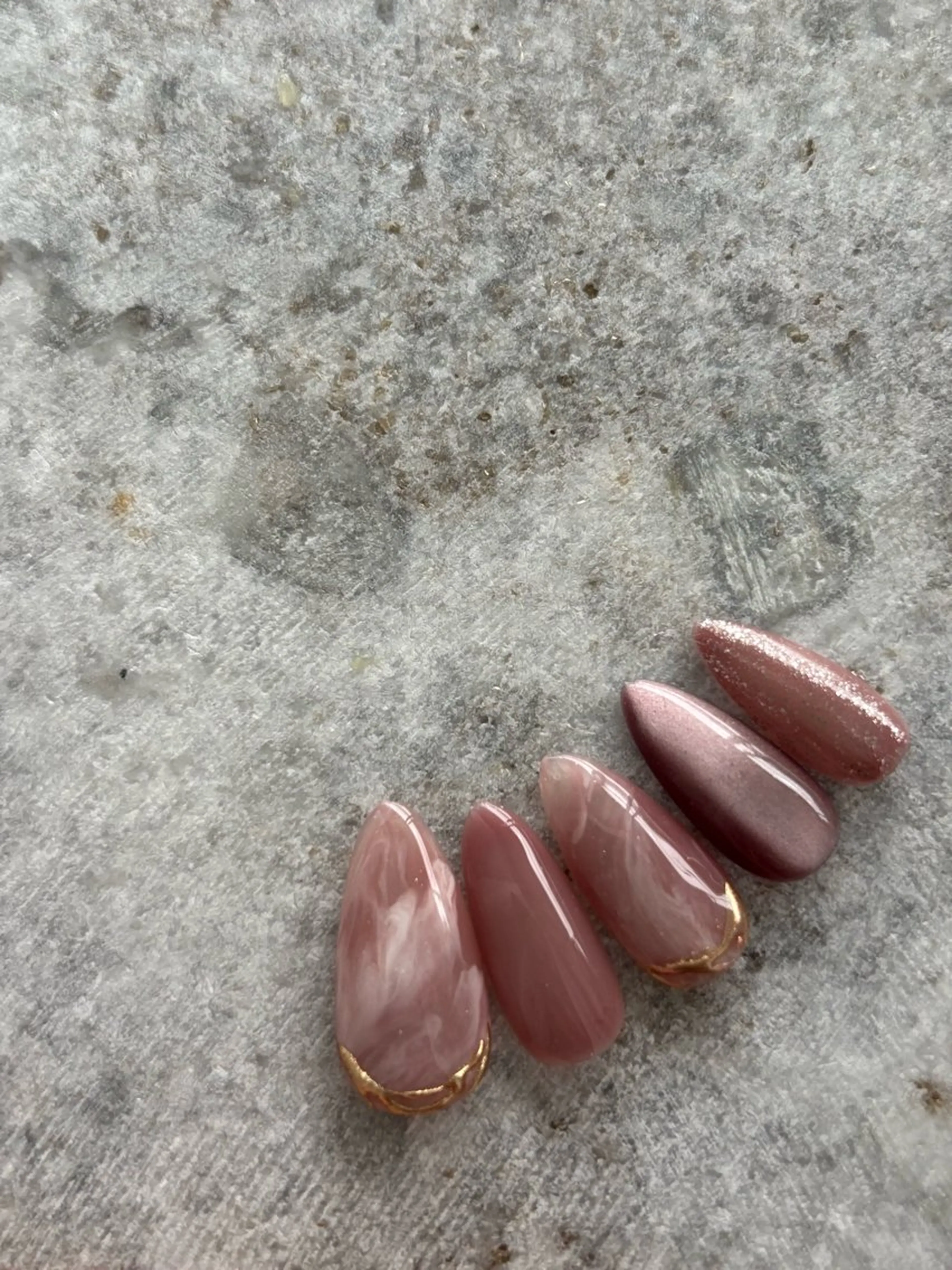 ネイル マグネットネイル ニュアンスネイル 三本 綾奈のネイルデザイン