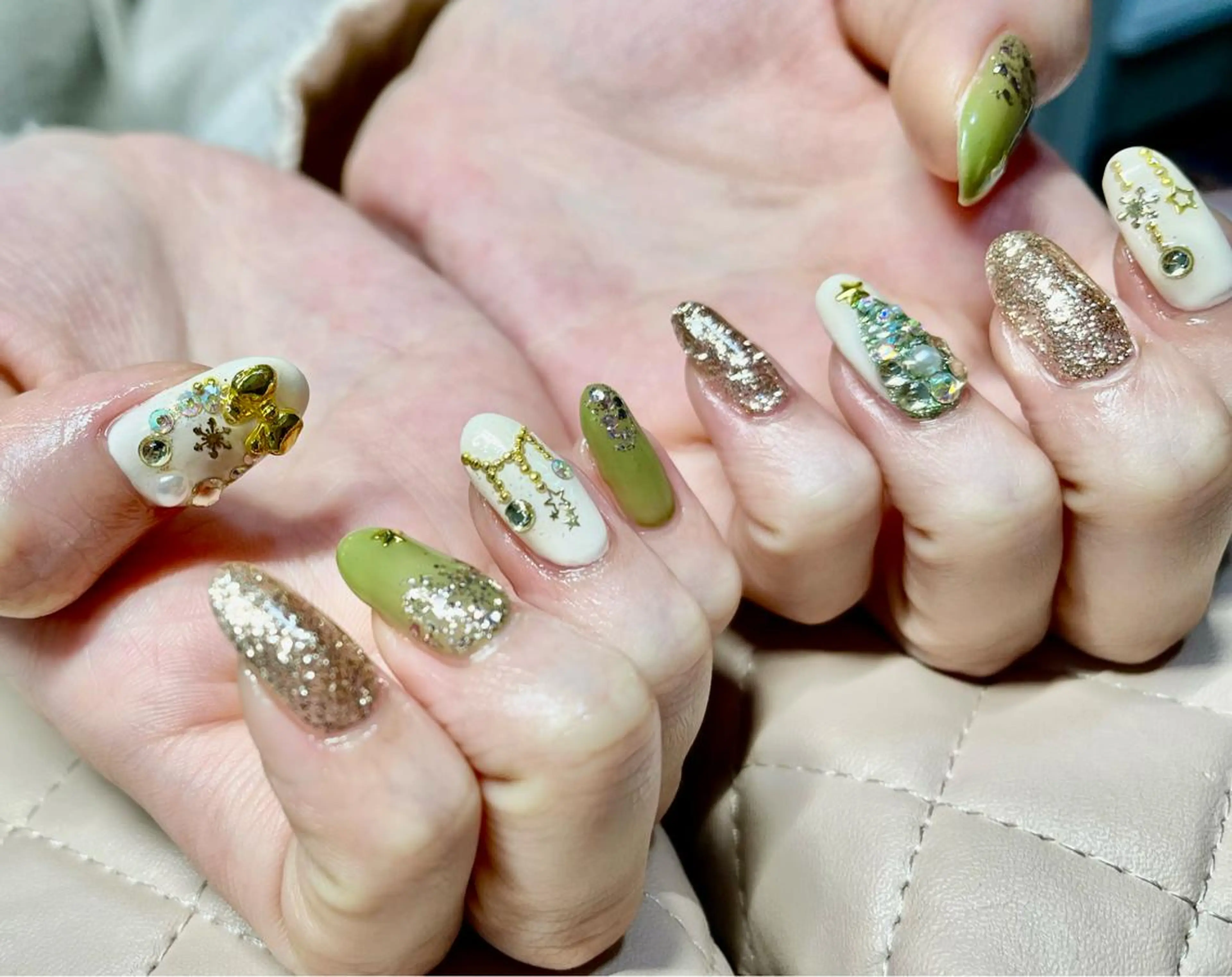 ネイル 持ち込み 冬ネイル クリスマス ハンドネイル goldgleams ちなのネイルデザイン