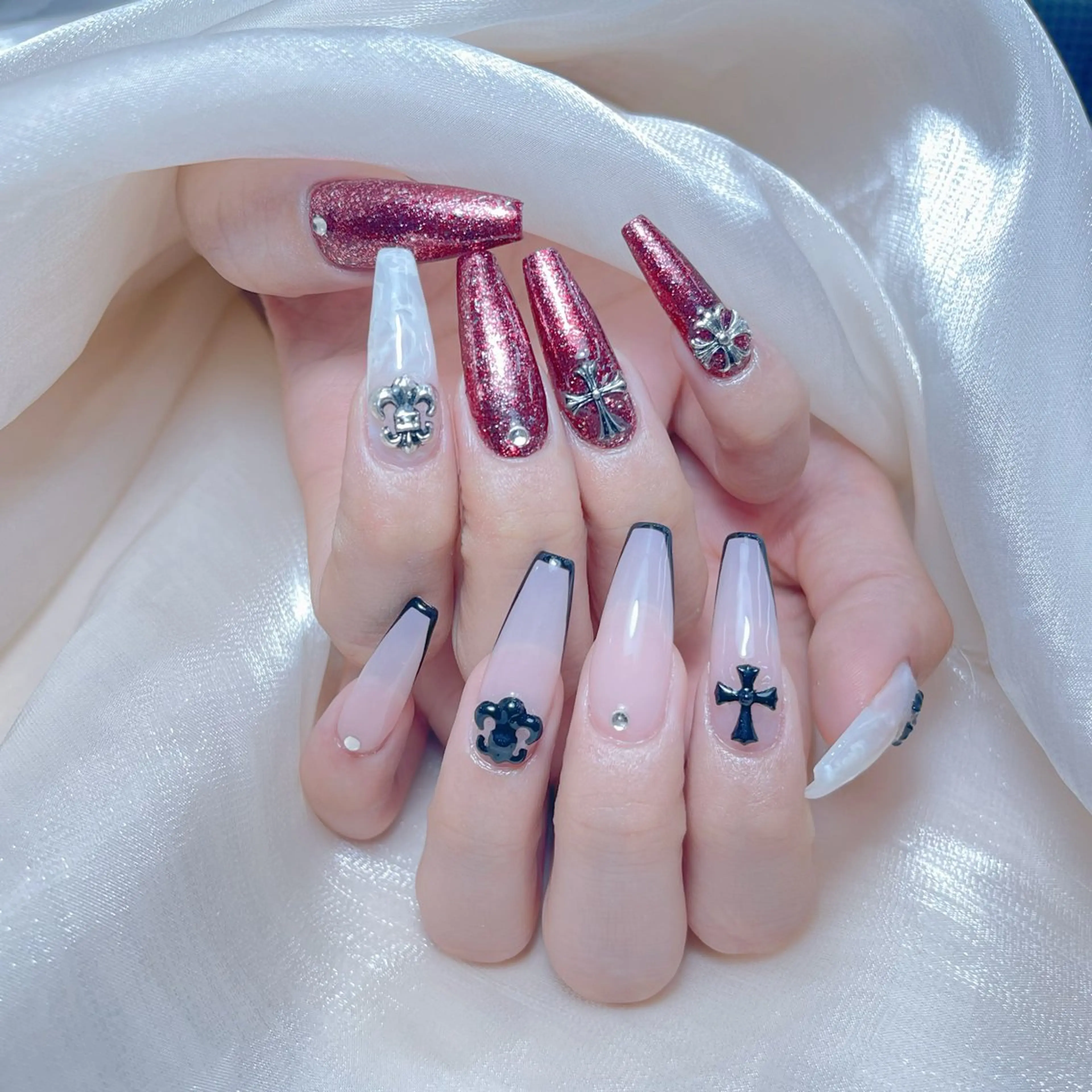 ネイル チークネイル クリアネイル ガーリー キラキラネイル 韓国ネイル ハンドネイル NailPrincess所属・princess スカルプ専門店のネイルデザイン