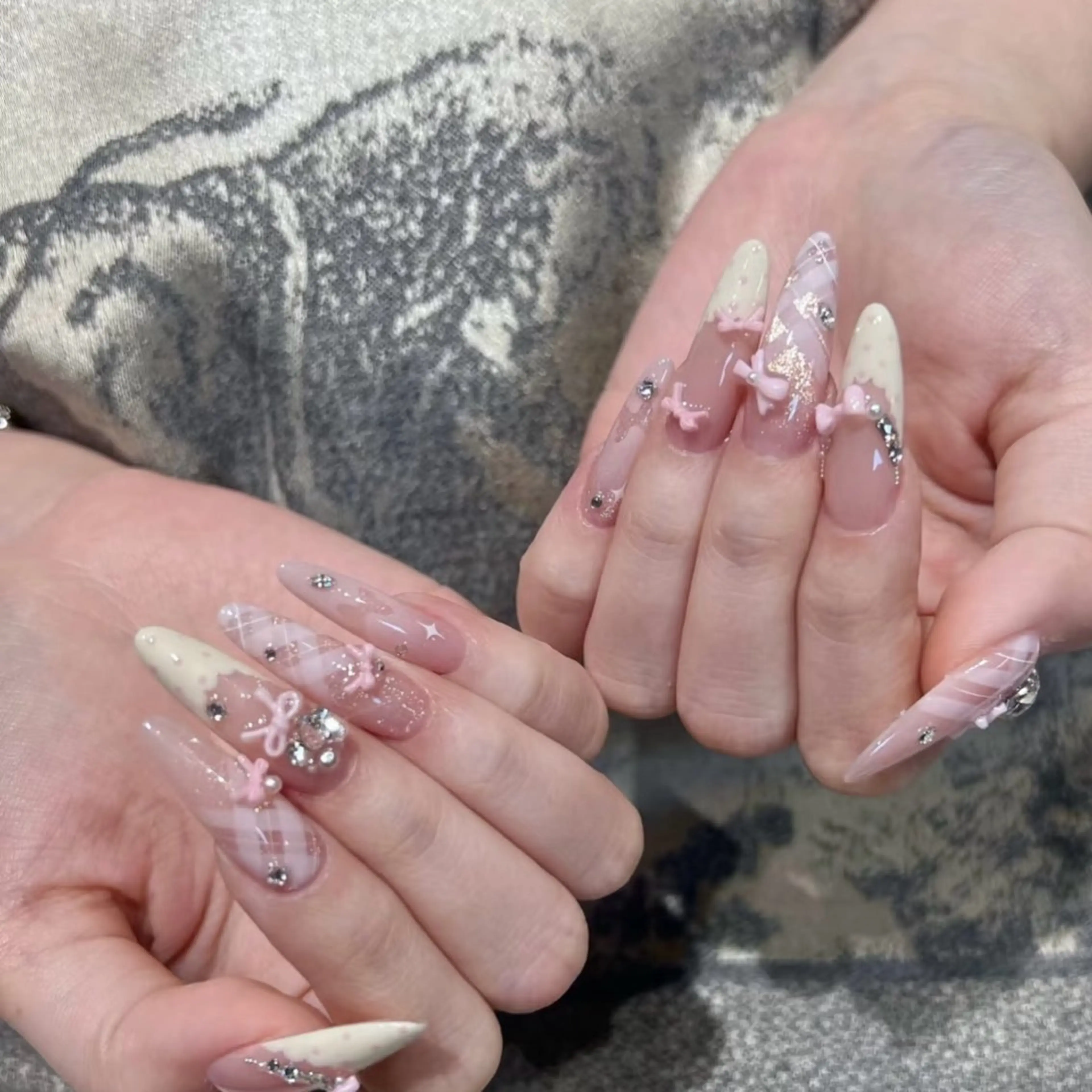 ネイル オーロラネイル 長さ出し フレンチネイル ジェルネイル ガラスフレンチ ハンドネイル Rela・S NAILのネイルデザイン